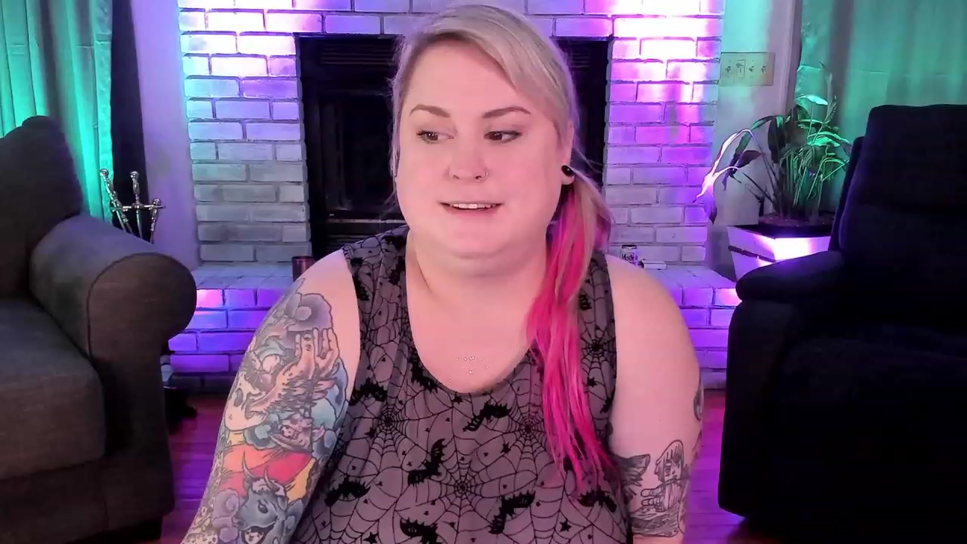 Gallery image thumbnail from mari_jae's myfreecams stream on, 07/28/2023, 07:36 image 18 of 20