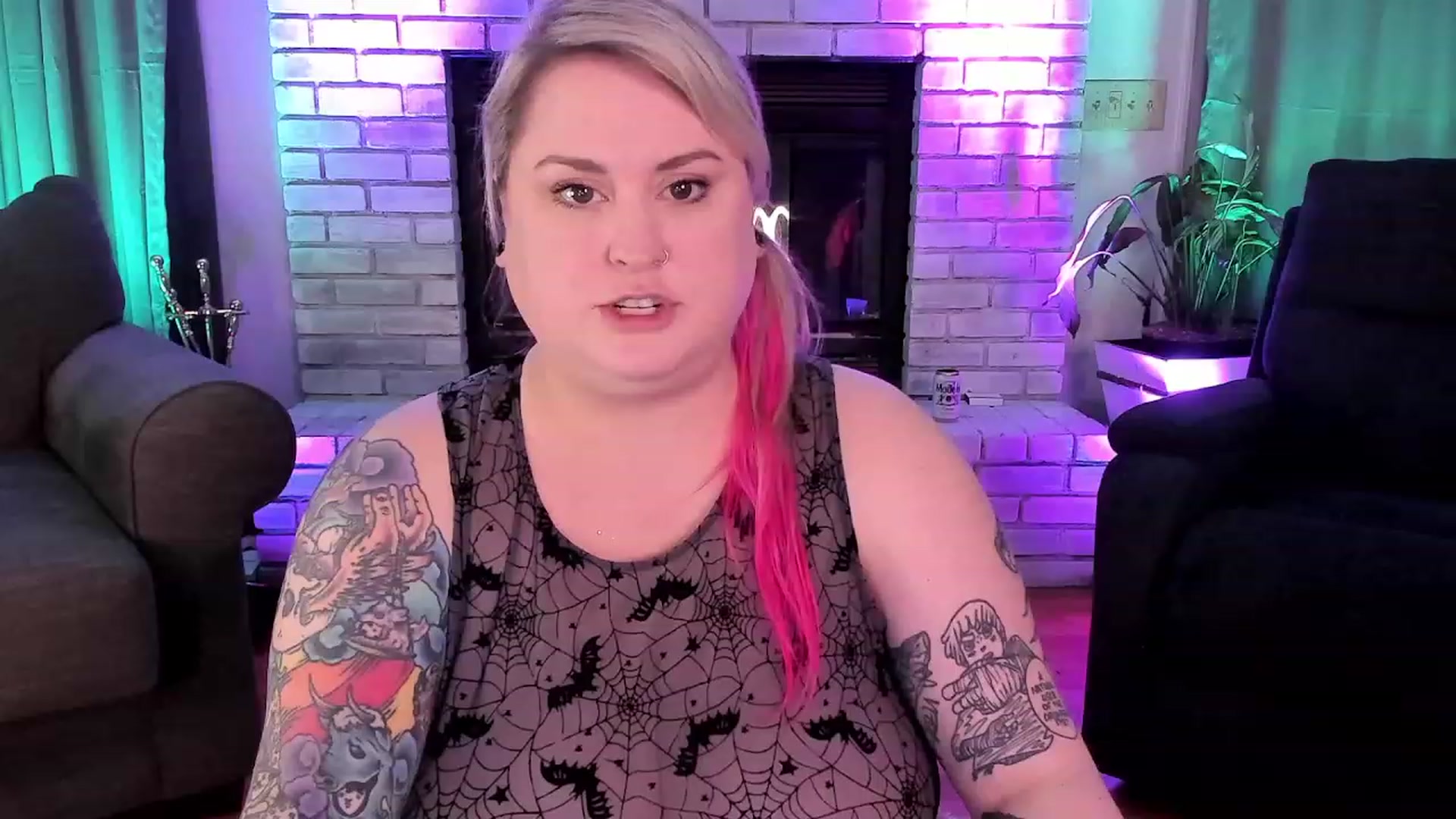 Gallery image thumbnail from mari_jae's myfreecams stream on, 07/28/2023, 07:36 image 7 of 20