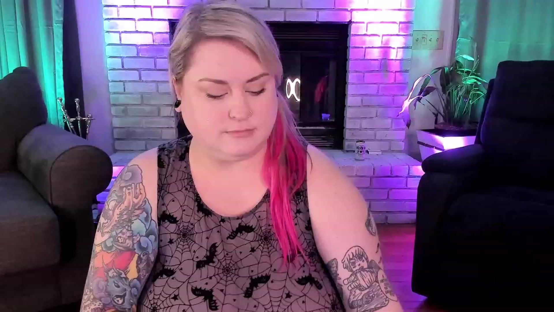 Gallery image thumbnail from mari_jae's myfreecams stream on, 07/28/2023, 07:36 image 14 of 20