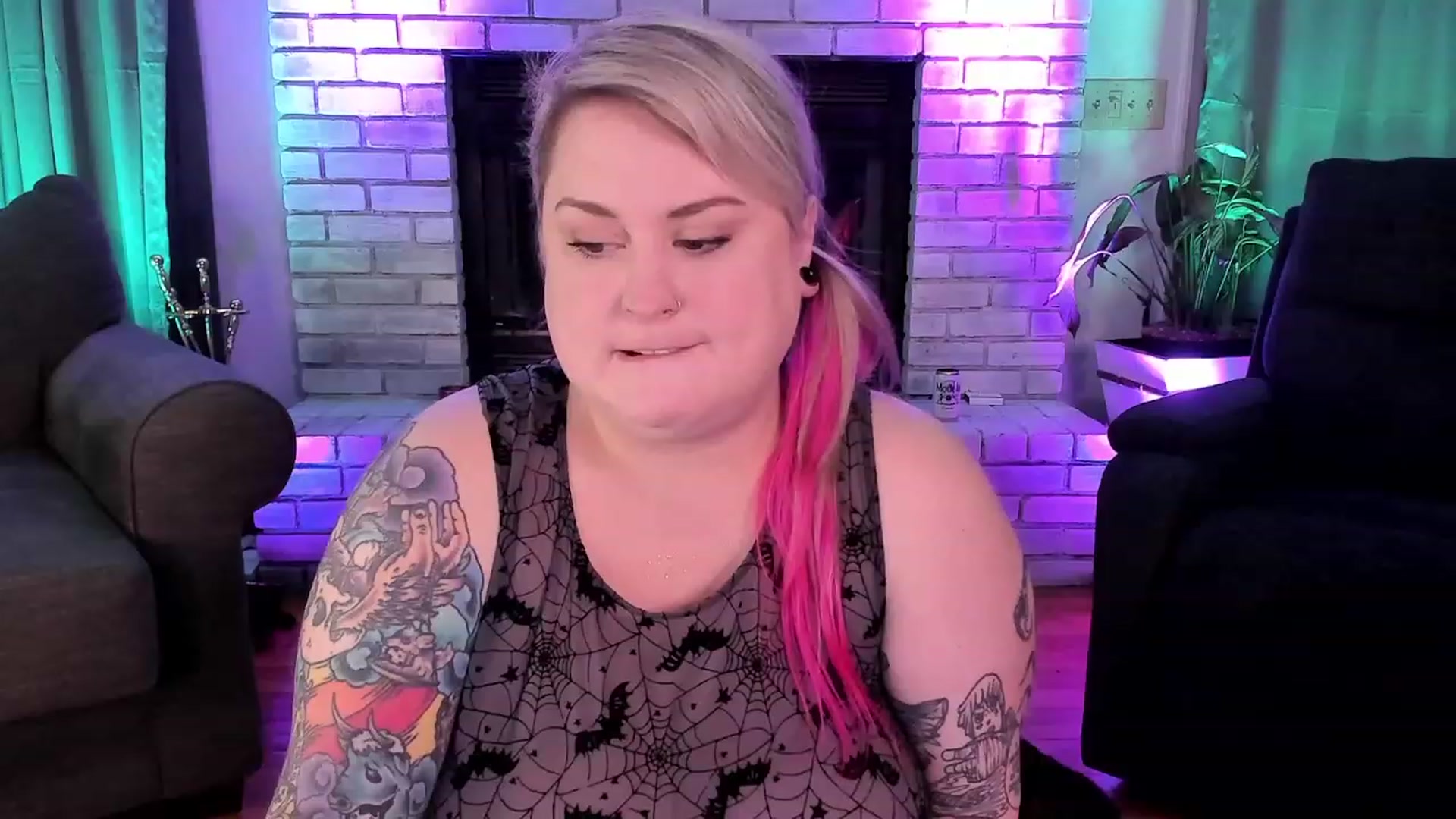 Gallery image thumbnail from mari_jae's myfreecams stream on, 07/28/2023, 07:36 image 19 of 20