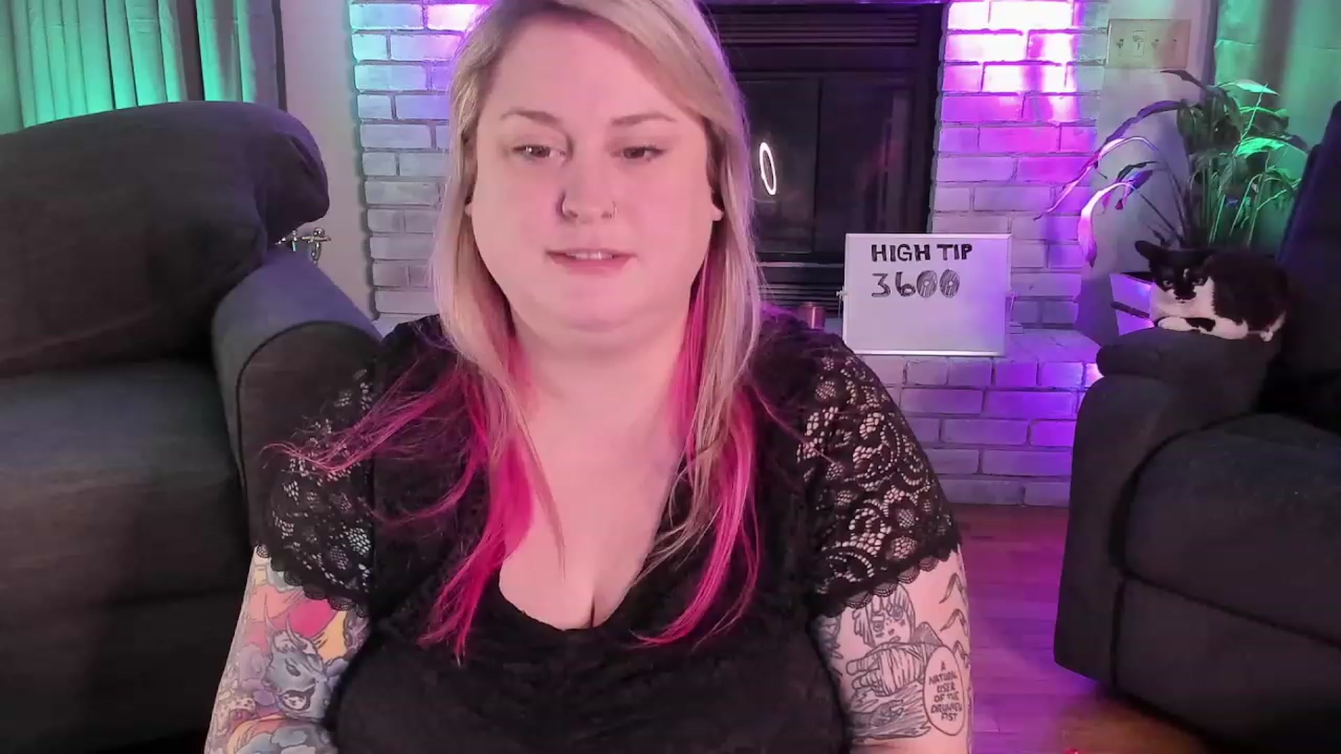 Gallery image thumbnail from mari_jae's myfreecams stream on, 08/07/2023, 06:40 image 10 of 20