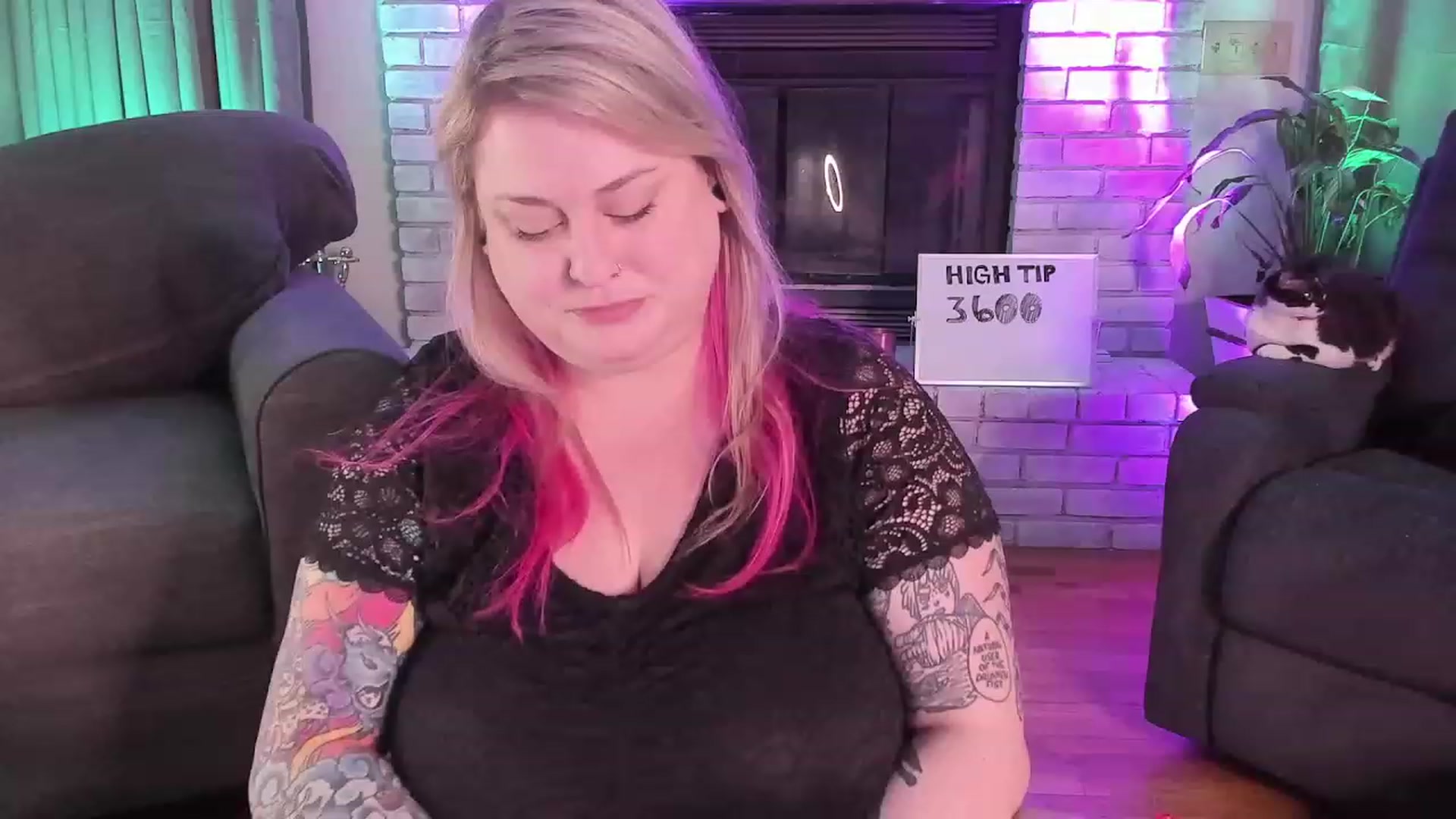 Gallery image thumbnail from mari_jae's myfreecams stream on, 08/07/2023, 06:40 image 9 of 20