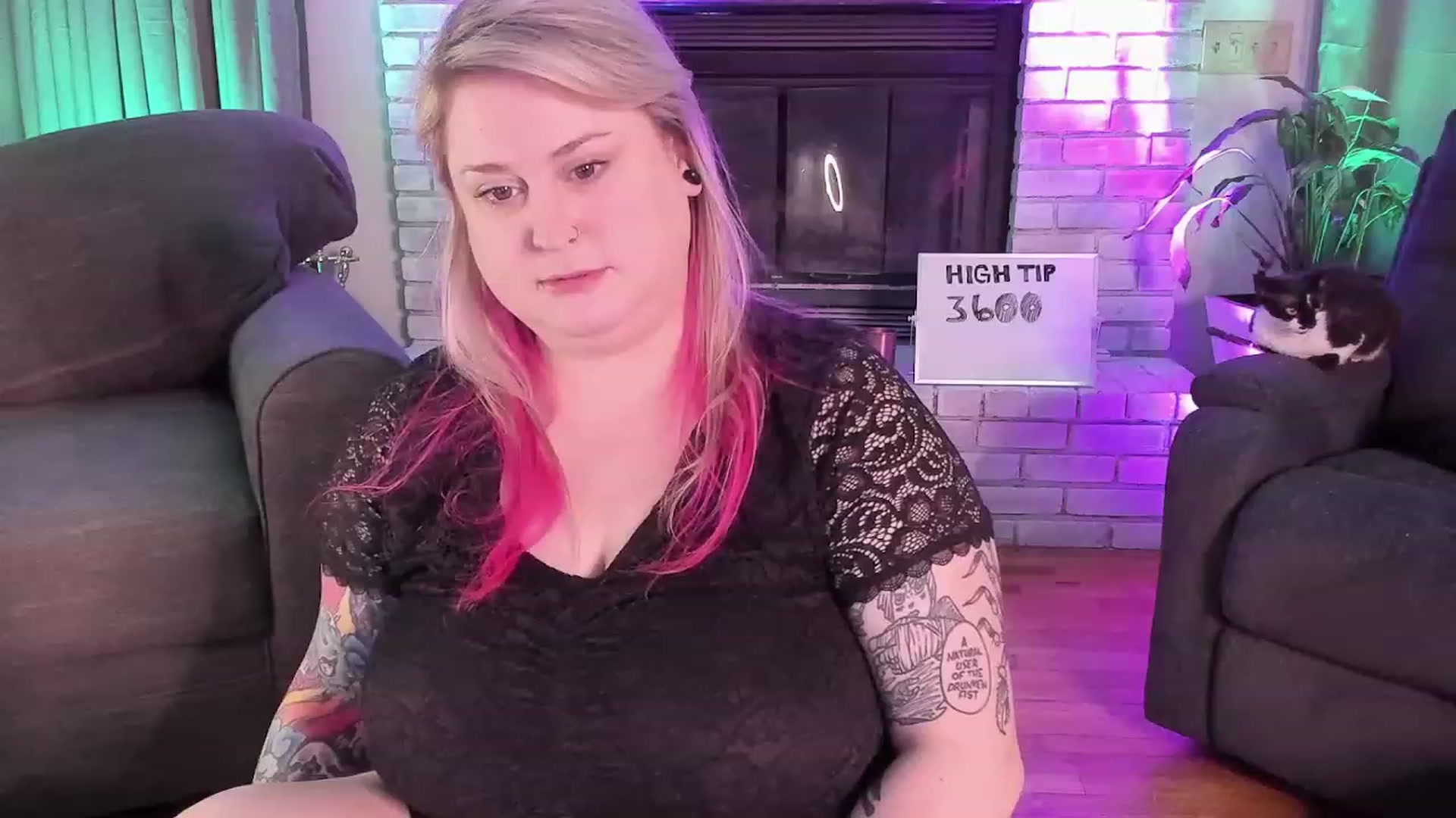 Gallery image thumbnail from mari_jae's myfreecams stream on, 08/07/2023, 06:40 image 16 of 20