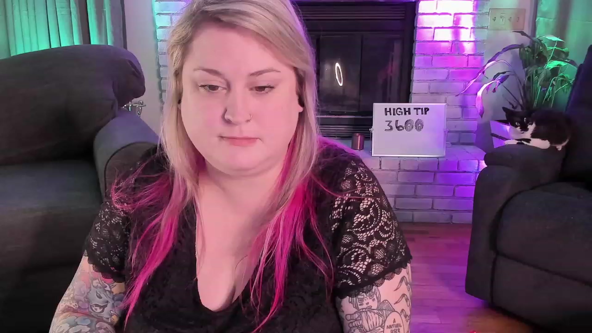 Gallery image thumbnail from mari_jae's myfreecams stream on, 08/07/2023, 06:40 image 6 of 20
