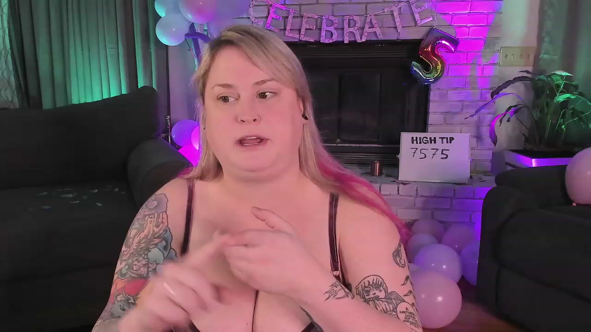 Gallery image thumbnail from mari_jae's myfreecams stream on, 08/10/2023, 07:48 image 15 of 20