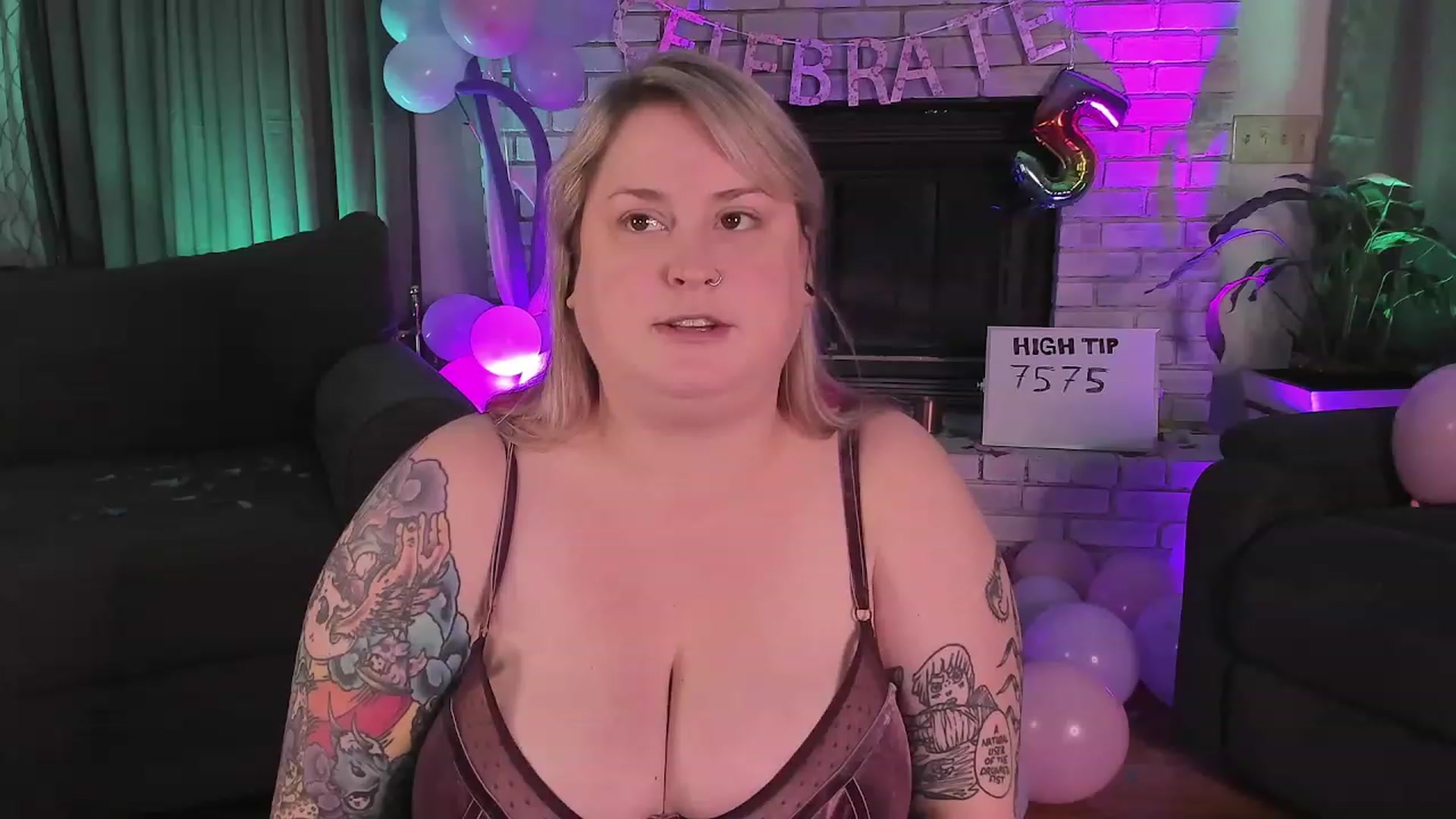 Gallery image thumbnail from mari_jae's myfreecams stream on, 08/10/2023, 07:48 image 14 of 20