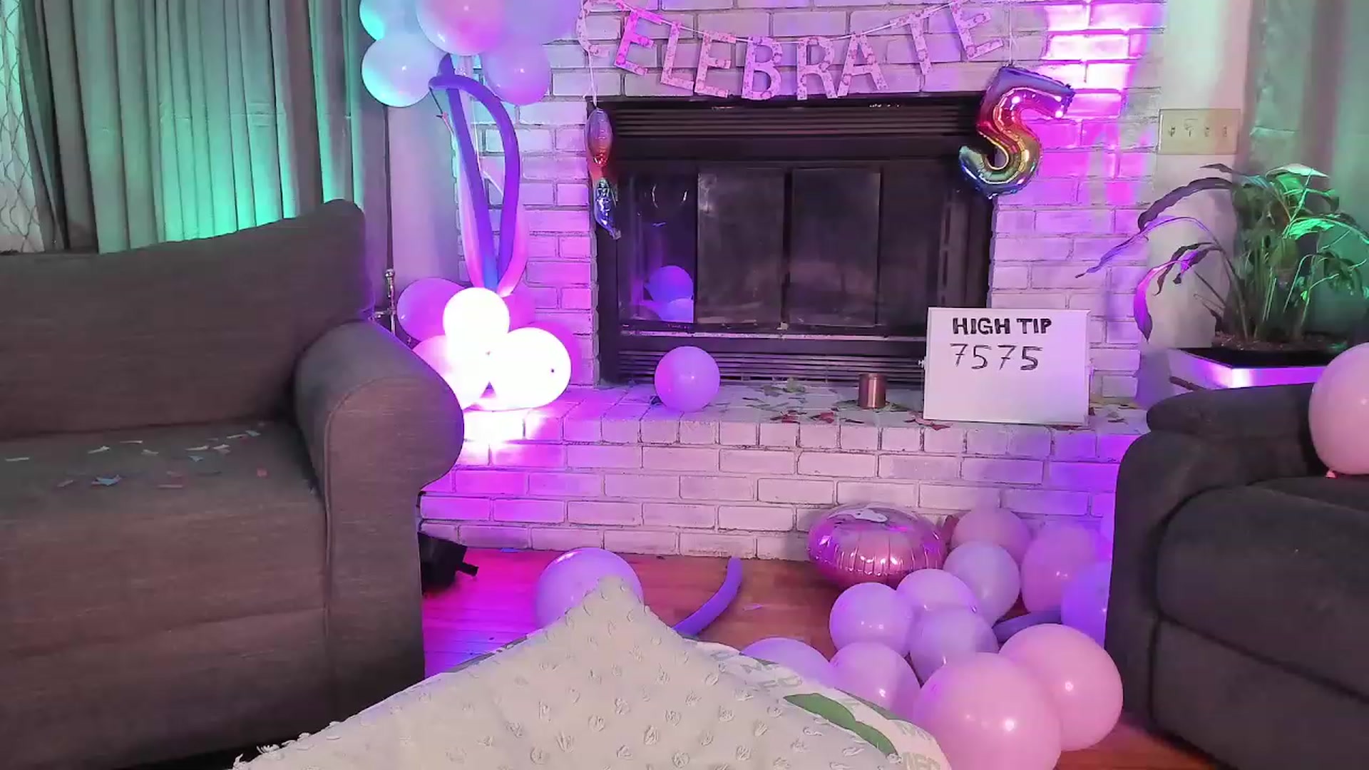 Gallery image thumbnail from mari_jae's myfreecams stream on, 08/10/2023, 07:48 image 3 of 20