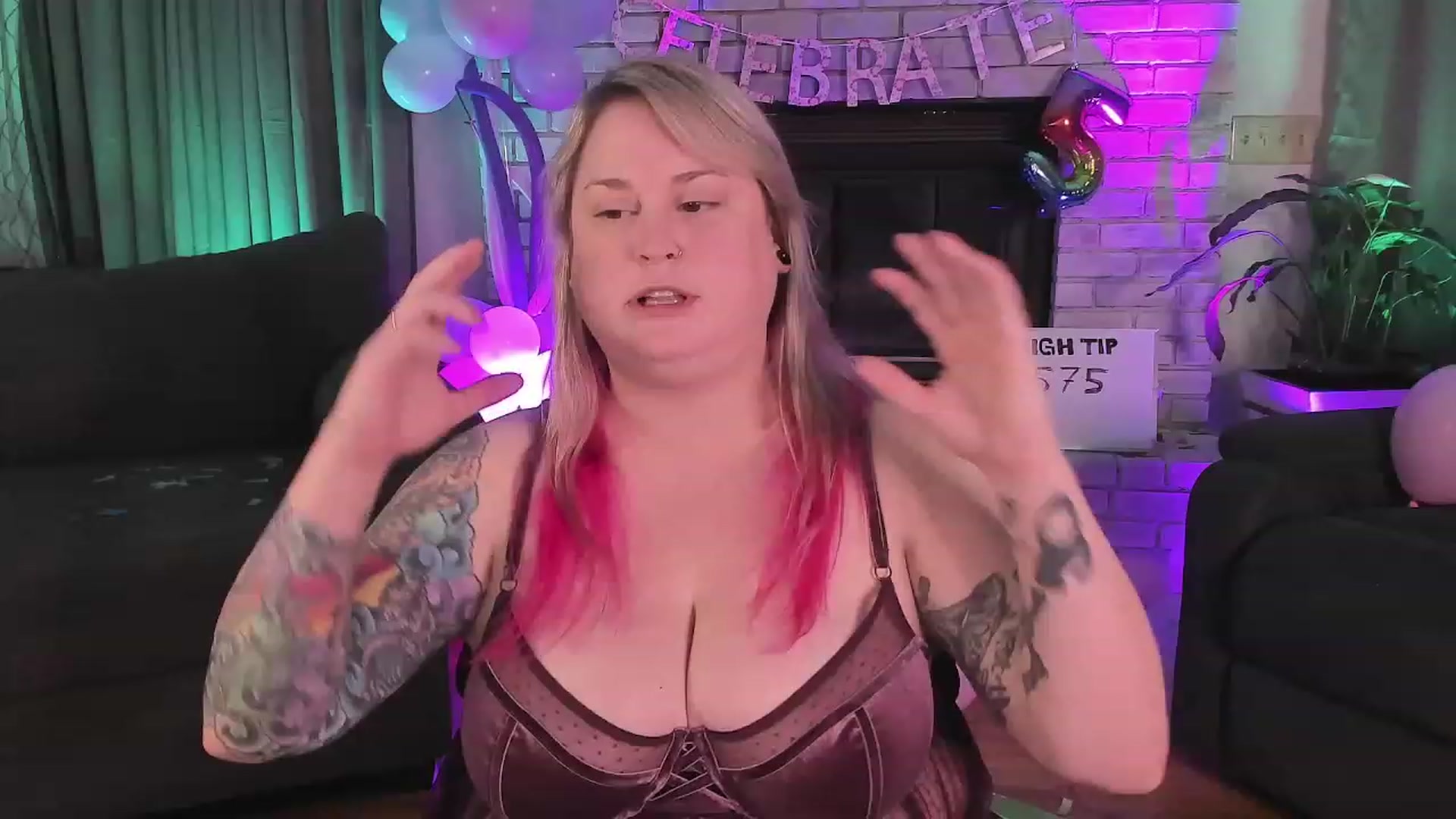 Gallery image thumbnail from mari_jae's myfreecams stream on, 08/10/2023, 08:57 image 17 of 20