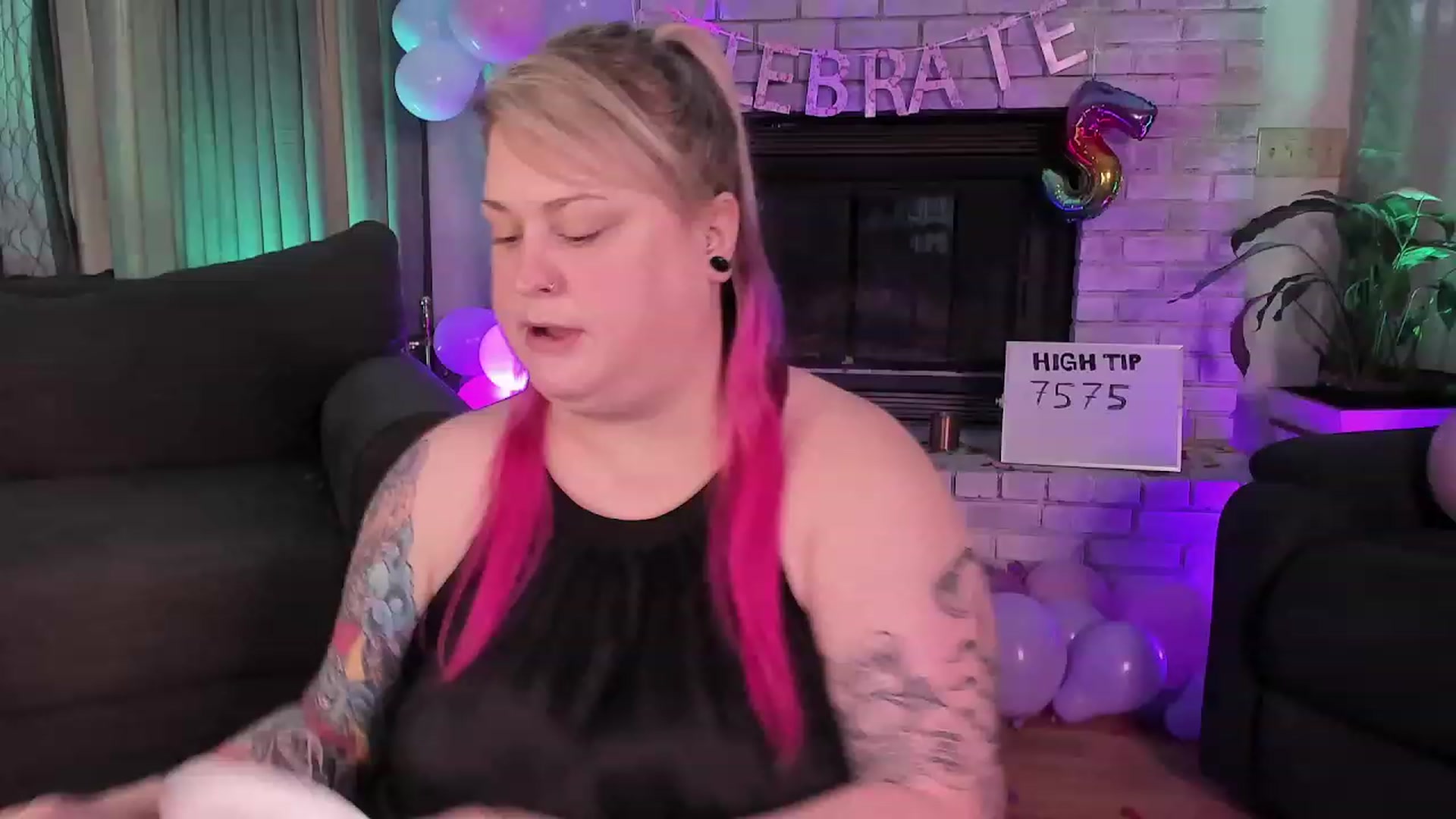 Gallery image thumbnail from mari_jae's myfreecams stream on, 08/11/2023, 24:02 image 15 of 20