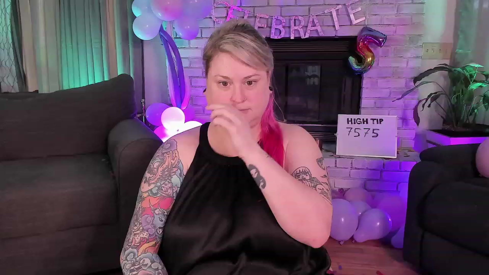 Gallery image thumbnail from mari_jae's myfreecams stream on, 08/11/2023, 24:02 image 7 of 20