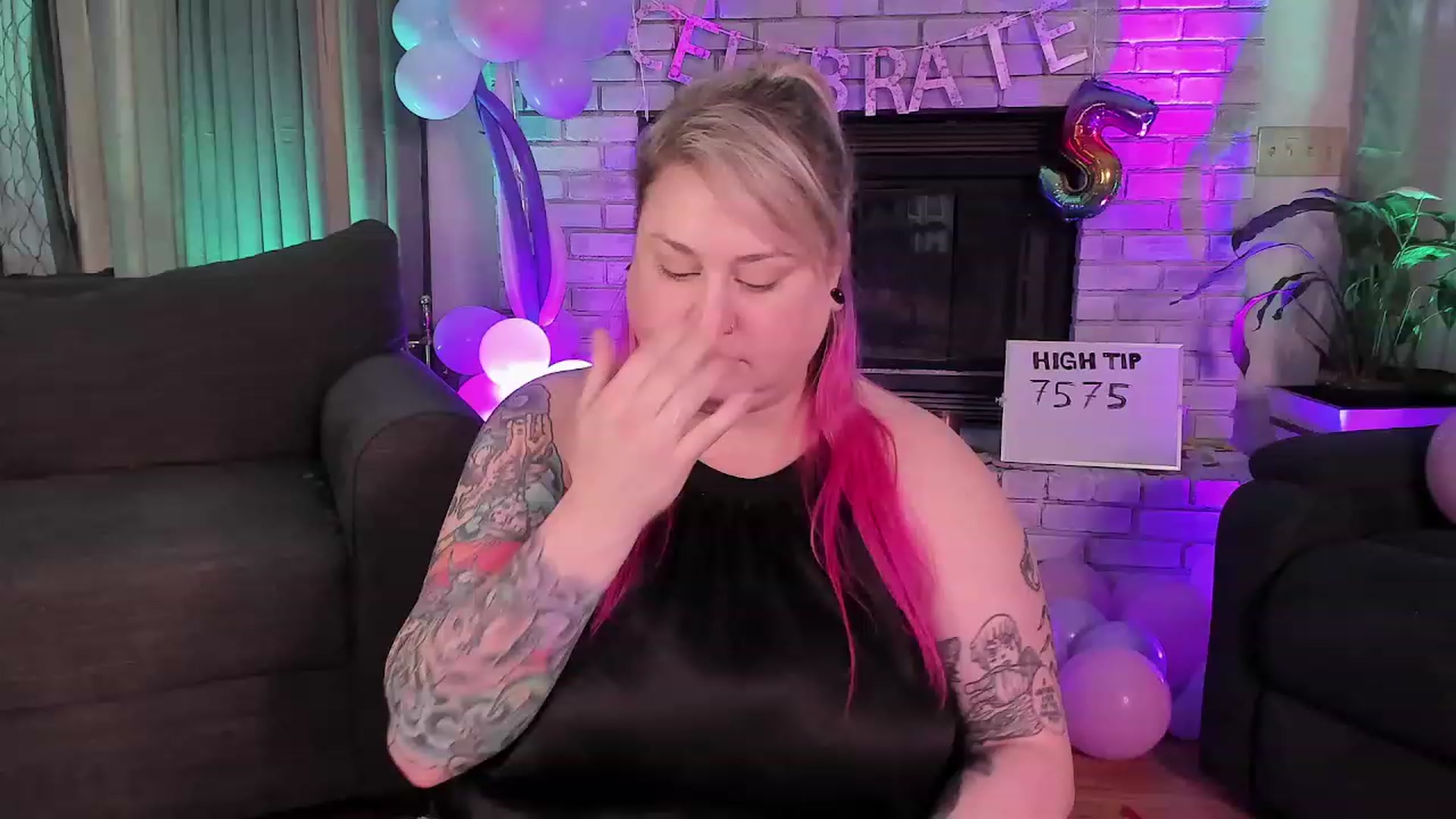 Gallery image thumbnail from mari_jae's myfreecams stream on, 08/11/2023, 24:02 image 18 of 20