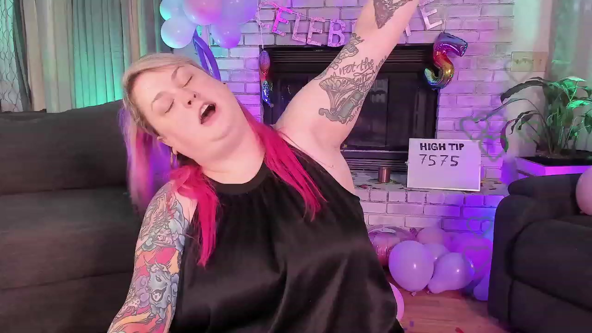 Gallery image thumbnail from mari_jae's myfreecams stream on, 08/11/2023, 24:02 image 4 of 20
