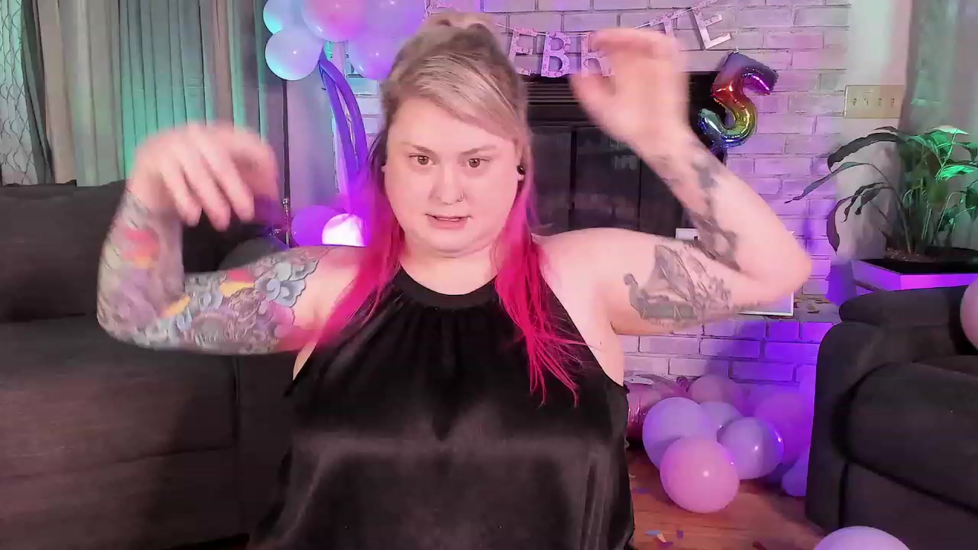 Gallery image thumbnail from mari_jae's myfreecams stream on, 08/11/2023, 24:02 image 19 of 20
