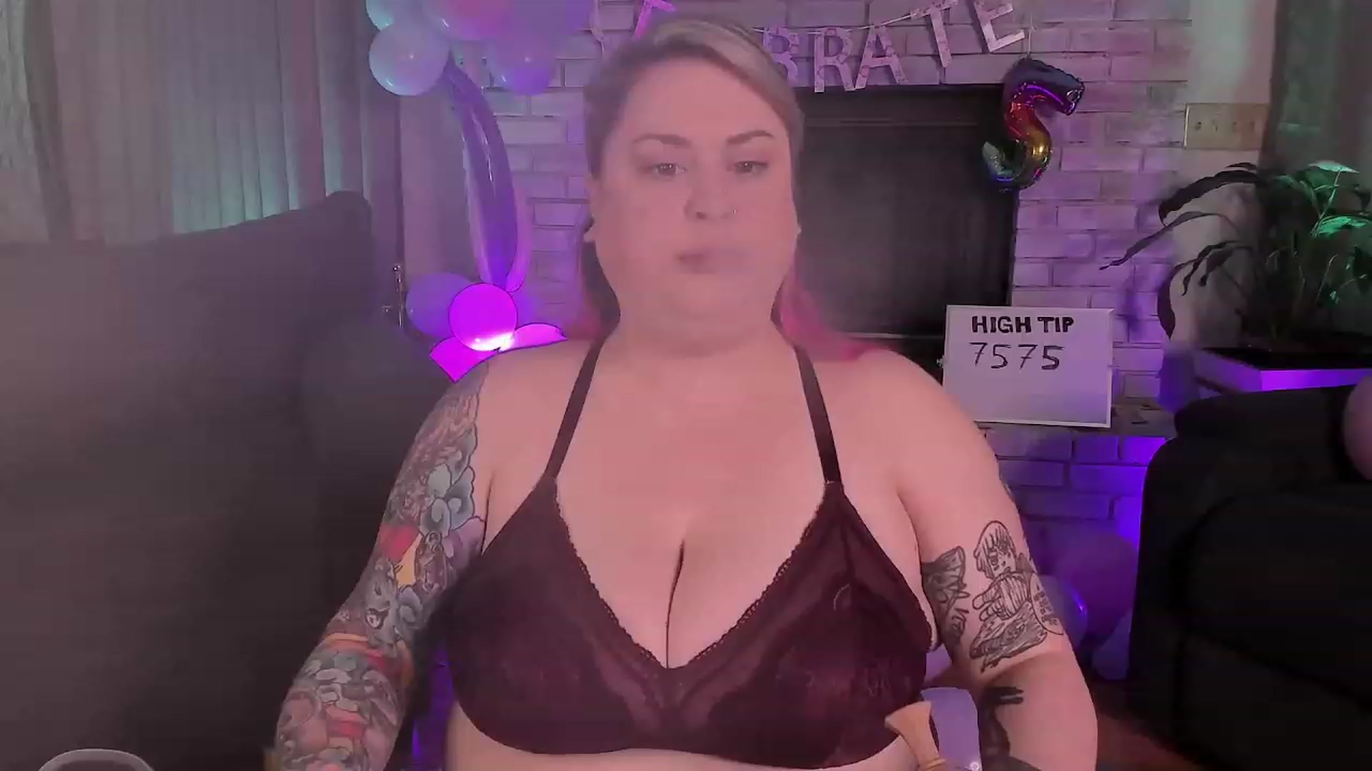 Gallery image thumbnail from mari_jae's myfreecams stream on, 08/11/2023, 03:30 image 6 of 20