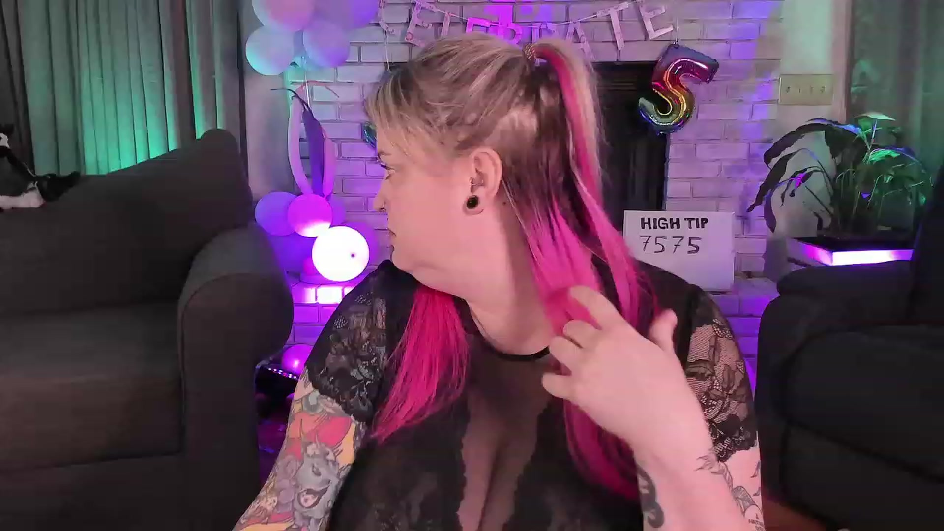 Gallery image thumbnail from mari_jae's myfreecams stream on, 08/16/2023, 07:30 image 9 of 20