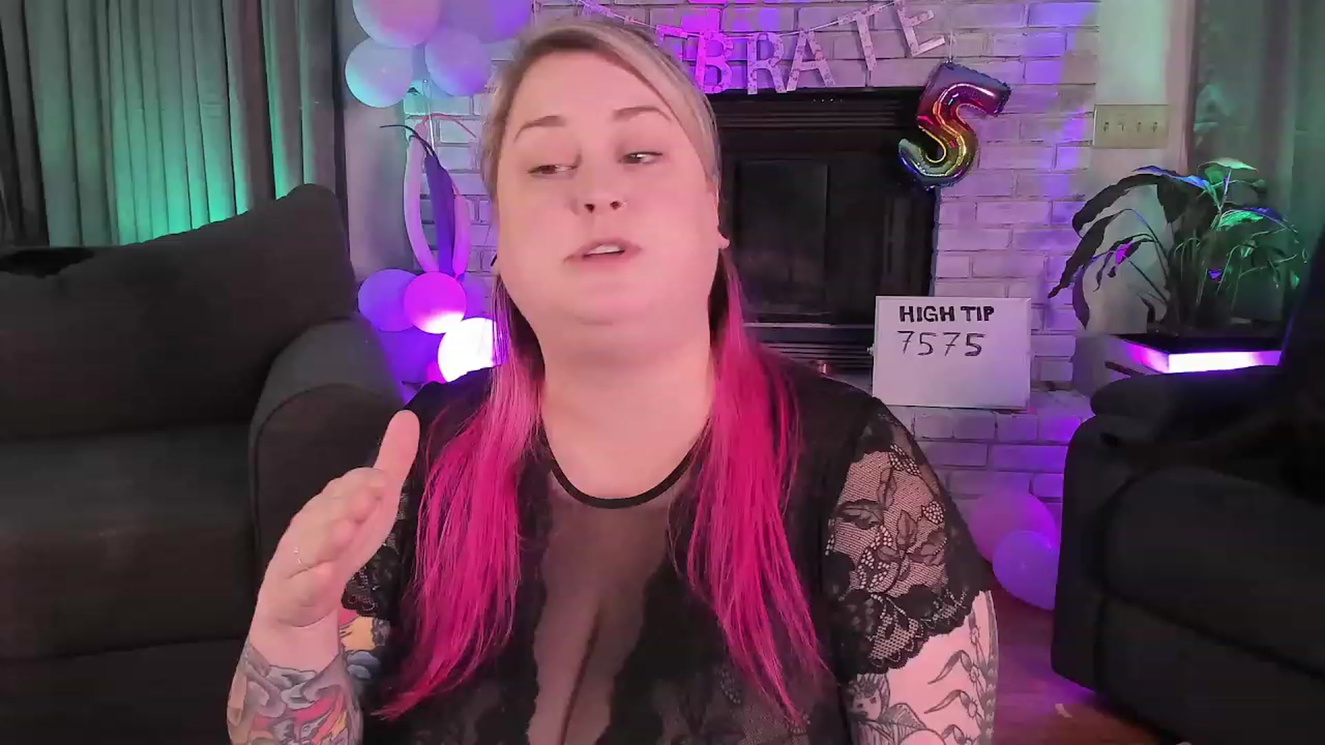 Gallery image thumbnail from mari_jae's myfreecams stream on, 08/16/2023, 07:30 image 5 of 20