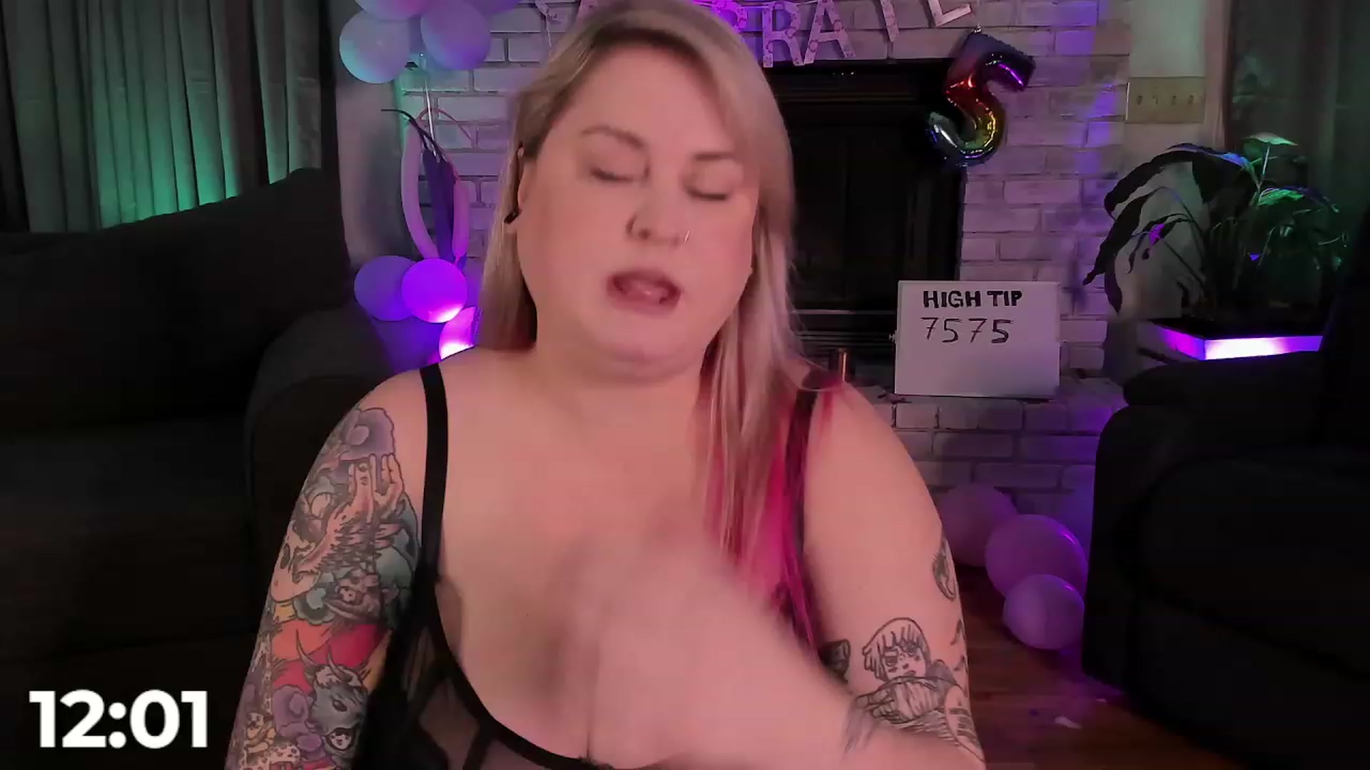 Gallery image thumbnail from mari_jae's myfreecams stream on, 08/17/2023, 06:35 image 12 of 20