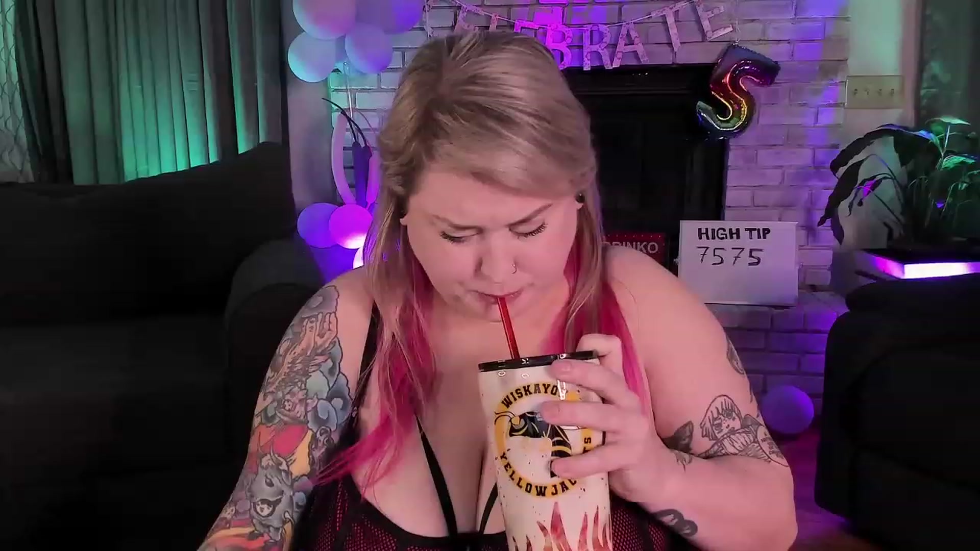 Gallery image thumbnail from mari_jae's myfreecams stream on, 08/18/2023, 08:10 image 1 of 20