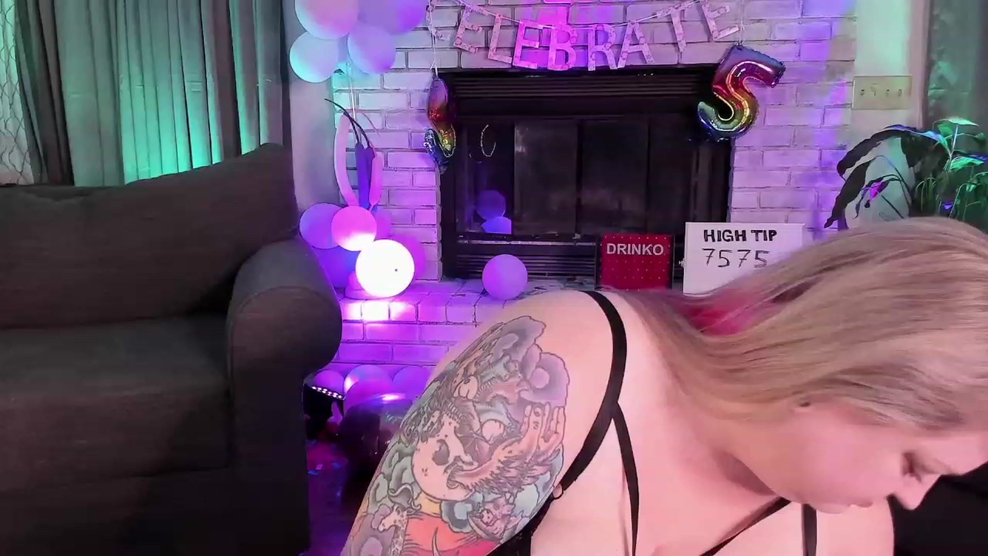 Gallery image thumbnail from mari_jae's myfreecams stream on, 08/18/2023, 08:10 image 3 of 20