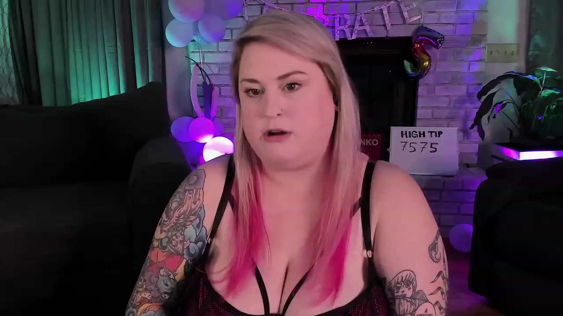 Gallery image thumbnail from mari_jae's myfreecams stream on, 08/18/2023, 08:10 image 2 of 20