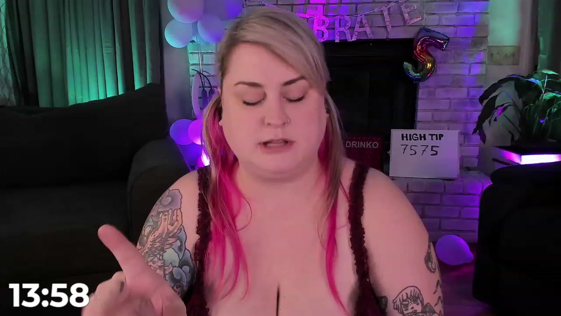 Gallery image thumbnail from mari_jae's myfreecams stream on, 08/19/2023, 07:36 image 13 of 20