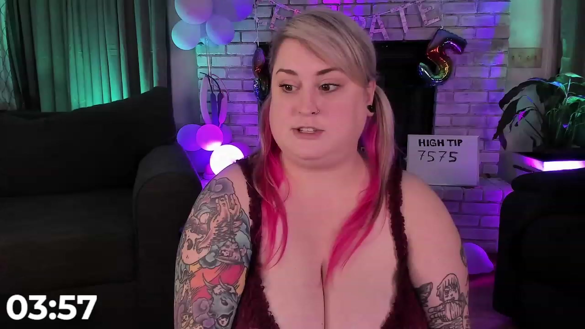 Gallery image thumbnail from mari_jae's myfreecams stream on, 08/19/2023, 07:36 image 4 of 20