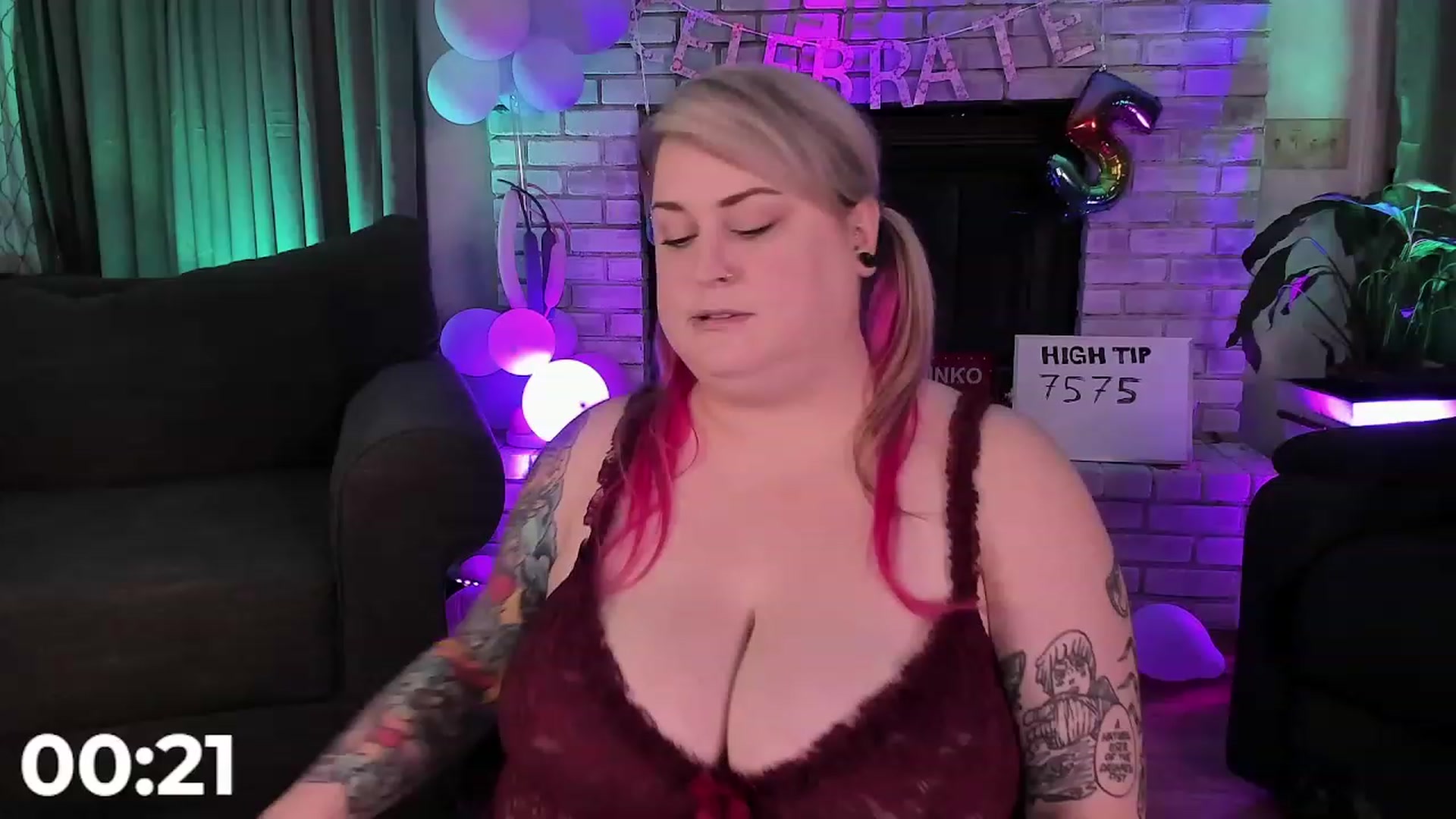 Gallery image thumbnail from mari_jae's myfreecams stream on, 08/19/2023, 07:36 image 8 of 20