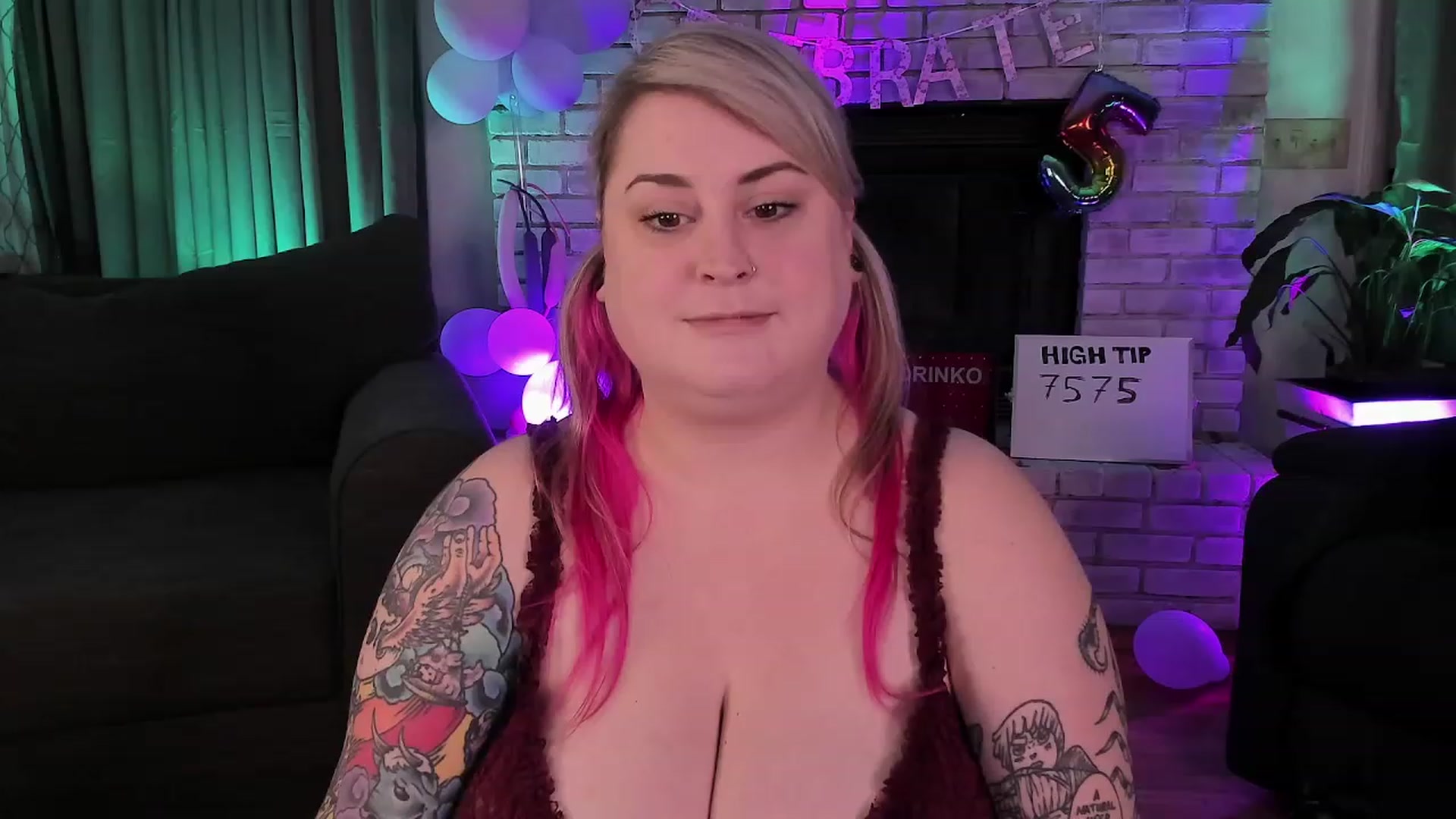 Gallery image thumbnail from mari_jae's myfreecams stream on, 08/19/2023, 07:36 image 9 of 20