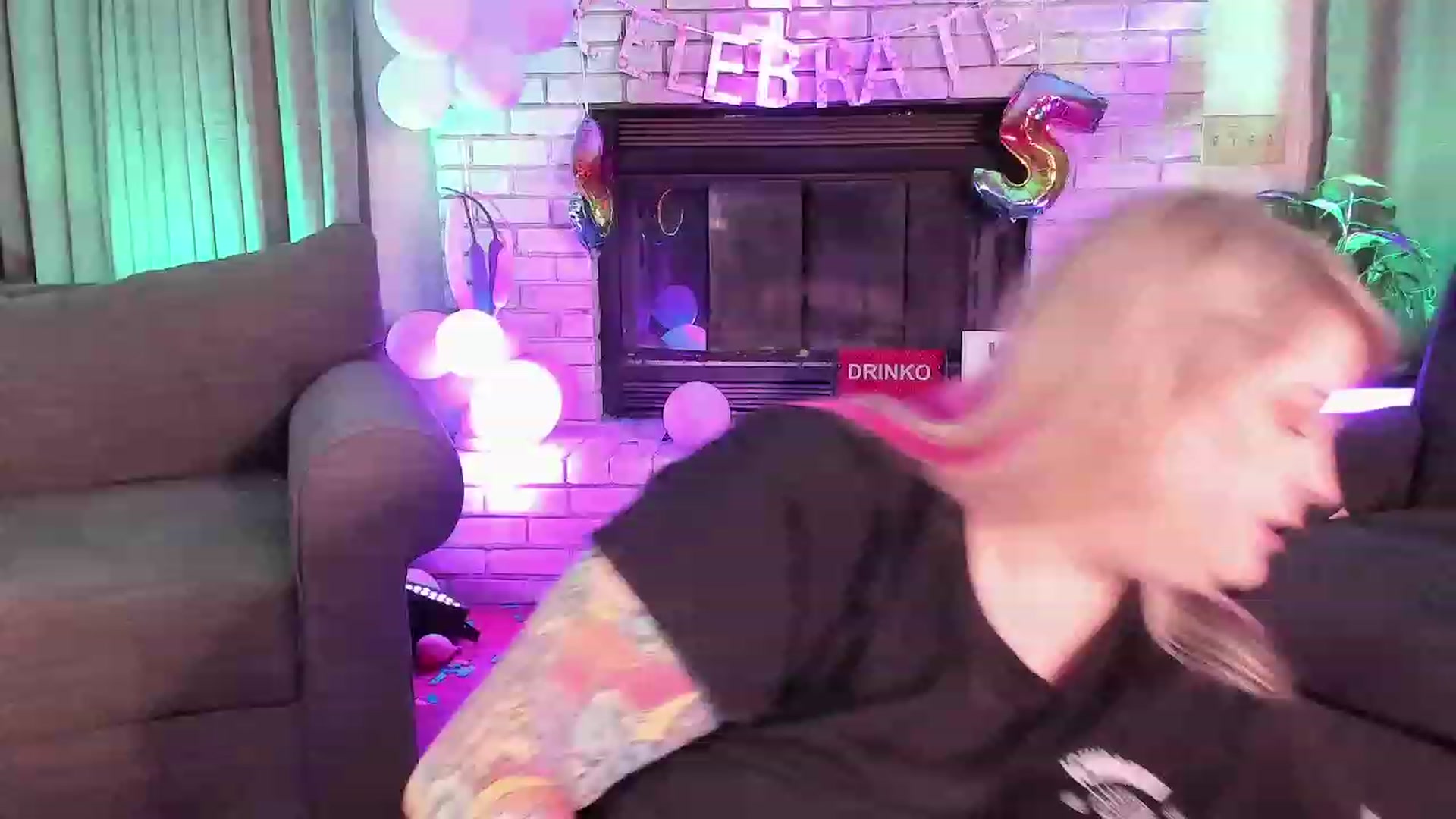 Gallery image thumbnail from mari_jae's myfreecams stream on, 08/20/2023, 07:37 image 3 of 20