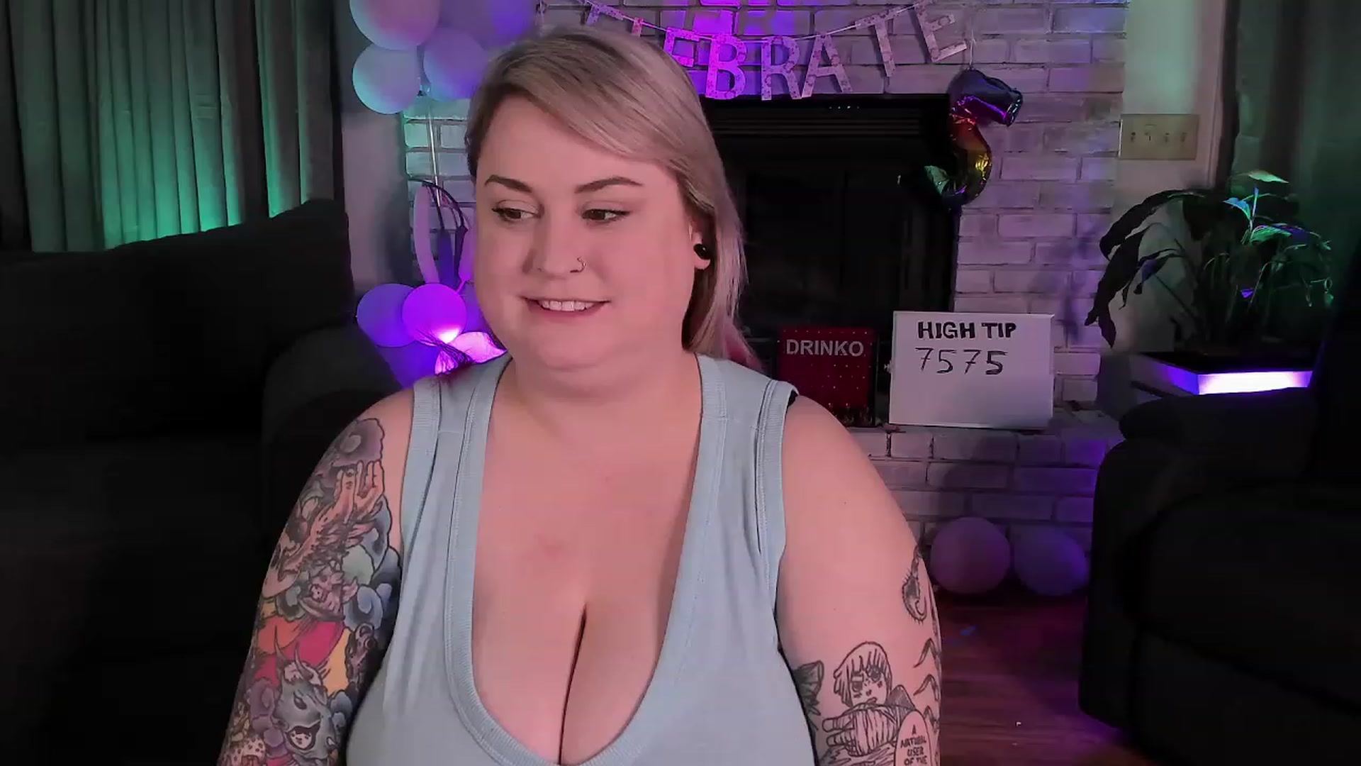 Gallery image thumbnail from mari_jae's myfreecams stream on, 08/21/2023, 04:17 image 9 of 20