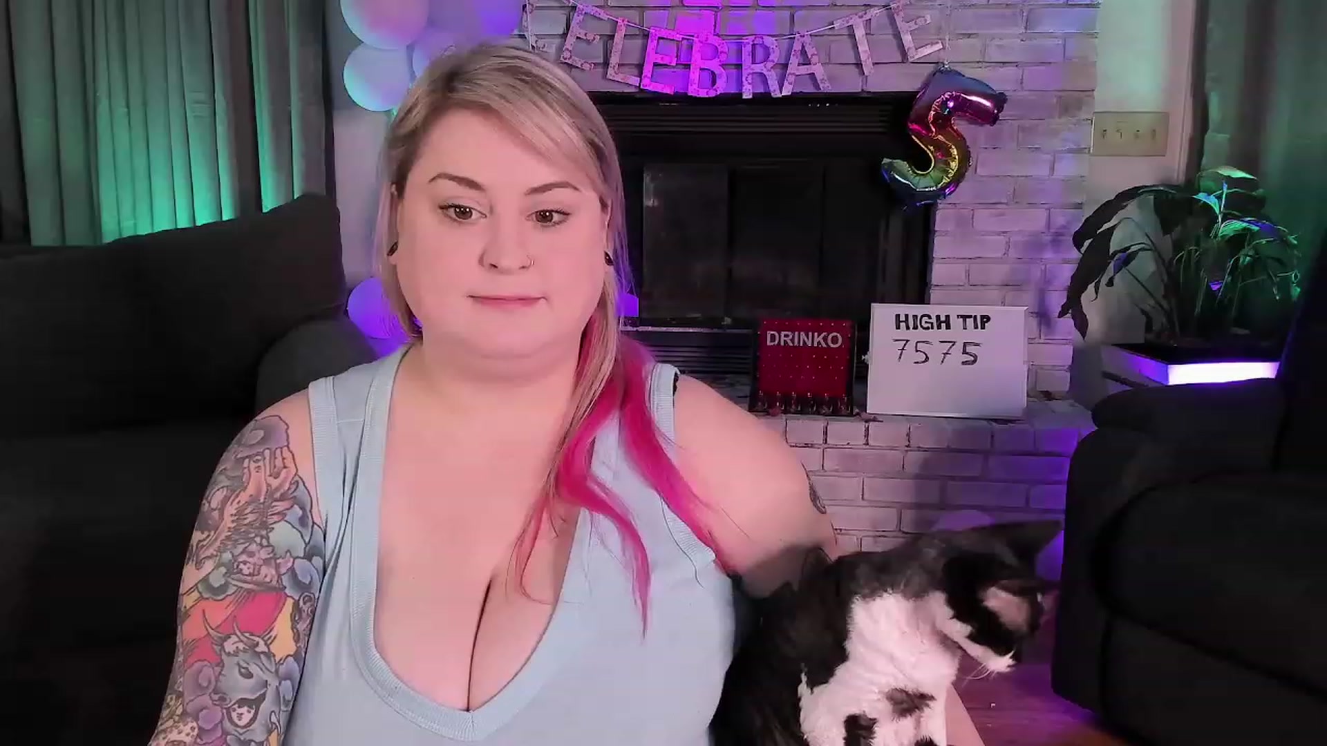 Gallery image thumbnail from mari_jae's myfreecams stream on, 08/21/2023, 04:17 image 4 of 20