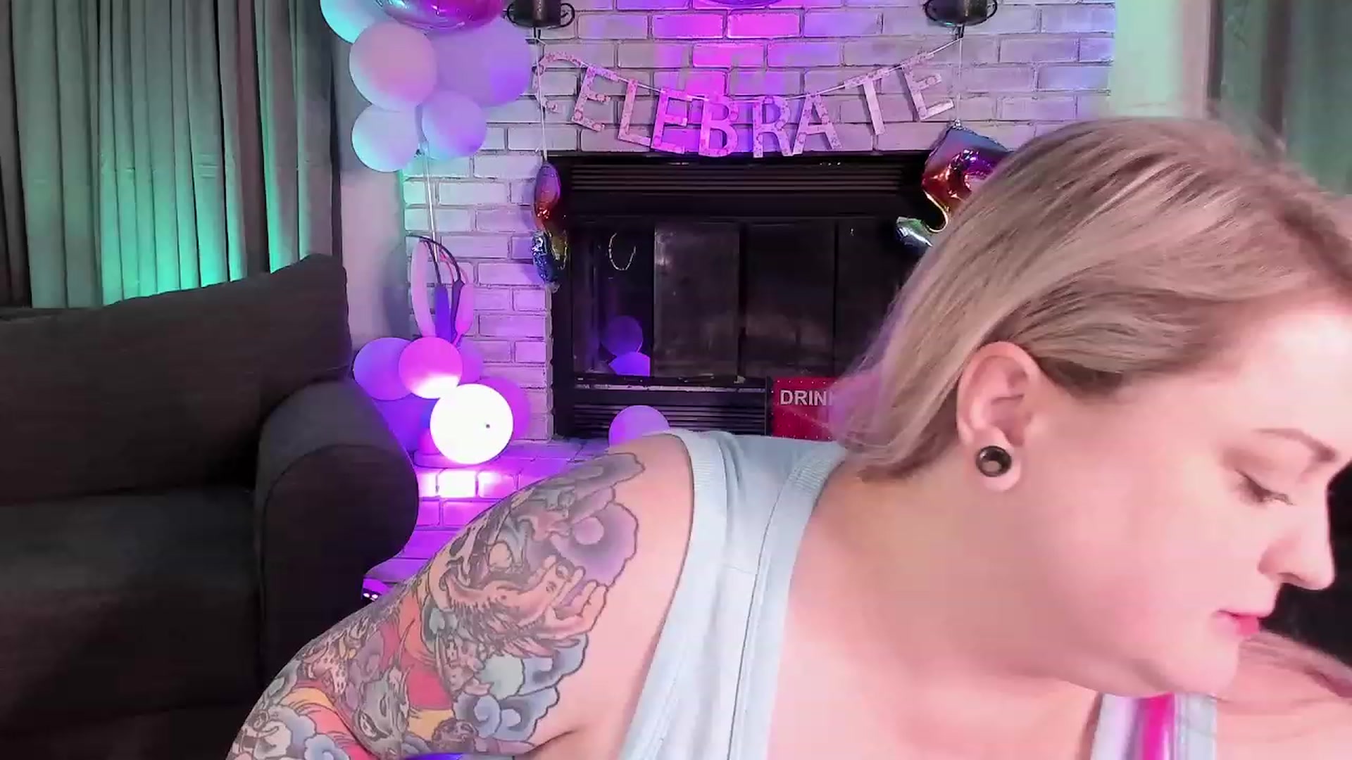 Gallery image thumbnail from mari_jae's myfreecams stream on, 08/21/2023, 04:17 image 1 of 20