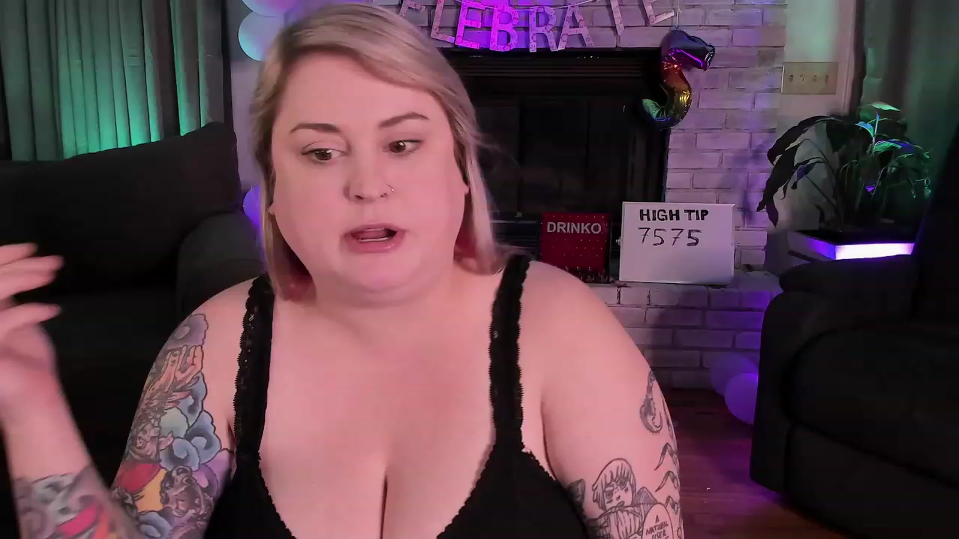 Gallery image thumbnail from mari_jae's myfreecams stream on, 08/21/2023, 07:37 image 12 of 20