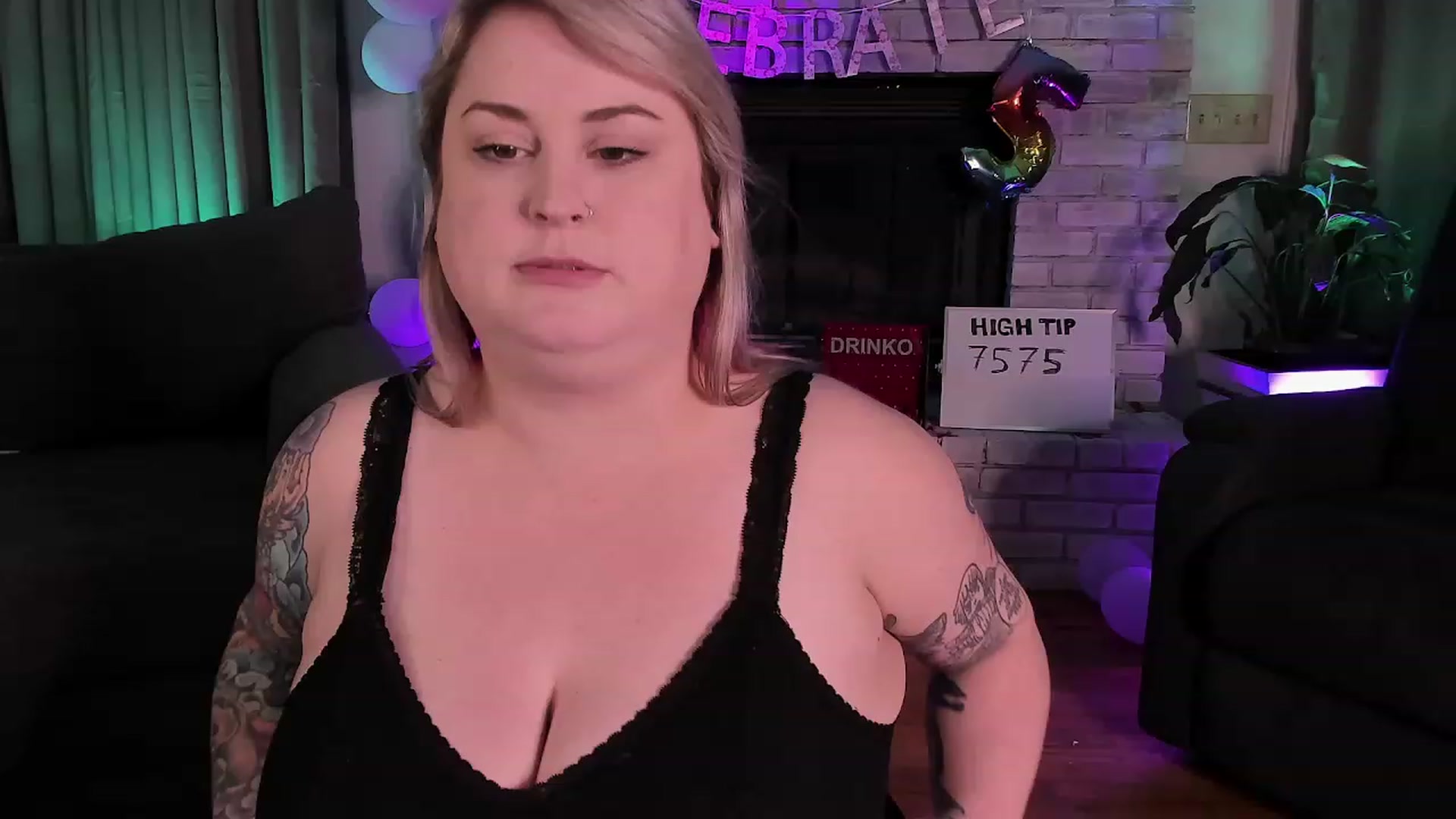 Gallery image thumbnail from mari_jae's myfreecams stream on, 08/21/2023, 07:37 image 14 of 20