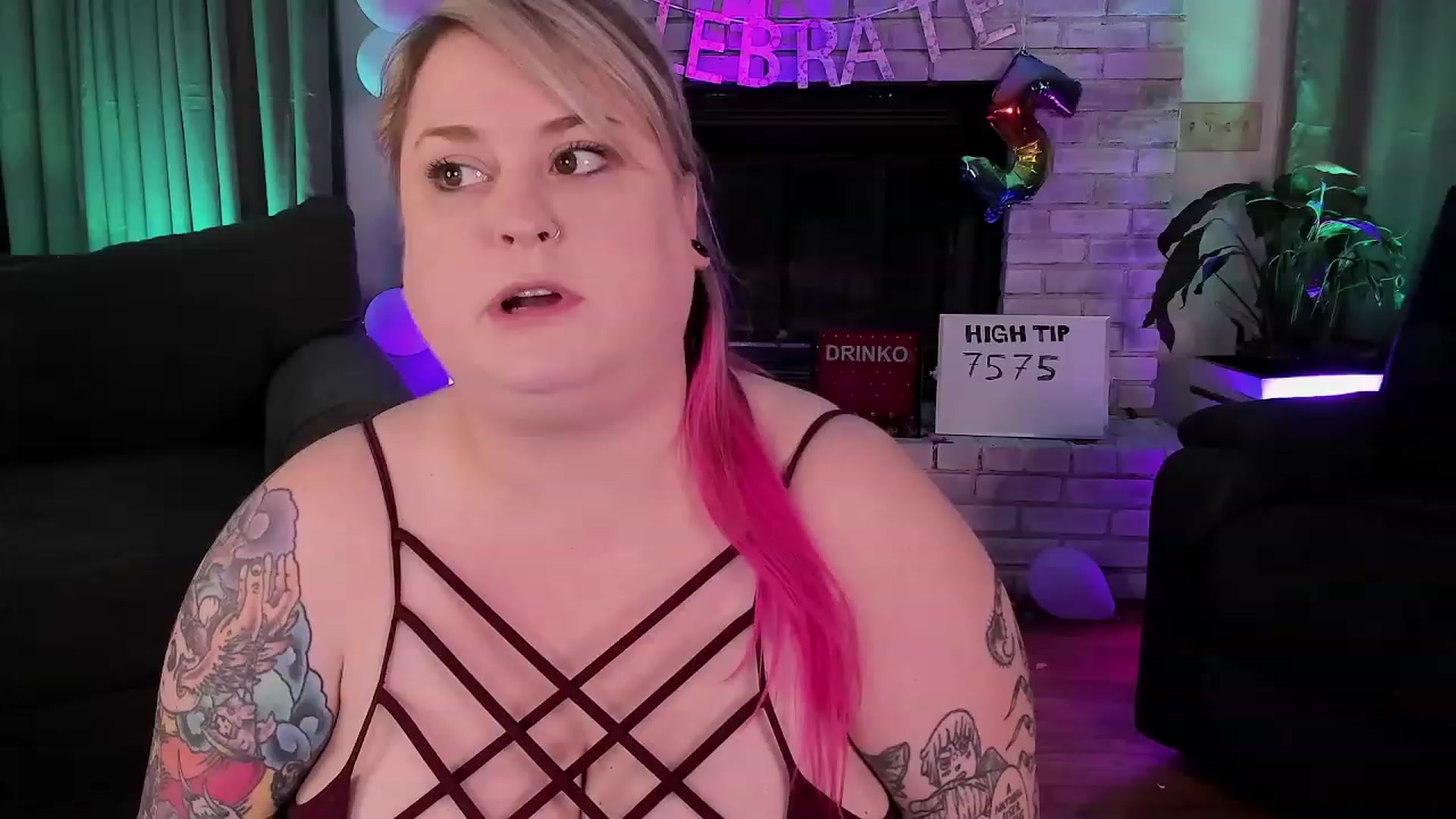 Gallery image thumbnail from mari_jae's myfreecams stream on, 08/22/2023, 05:44 image 13 of 20