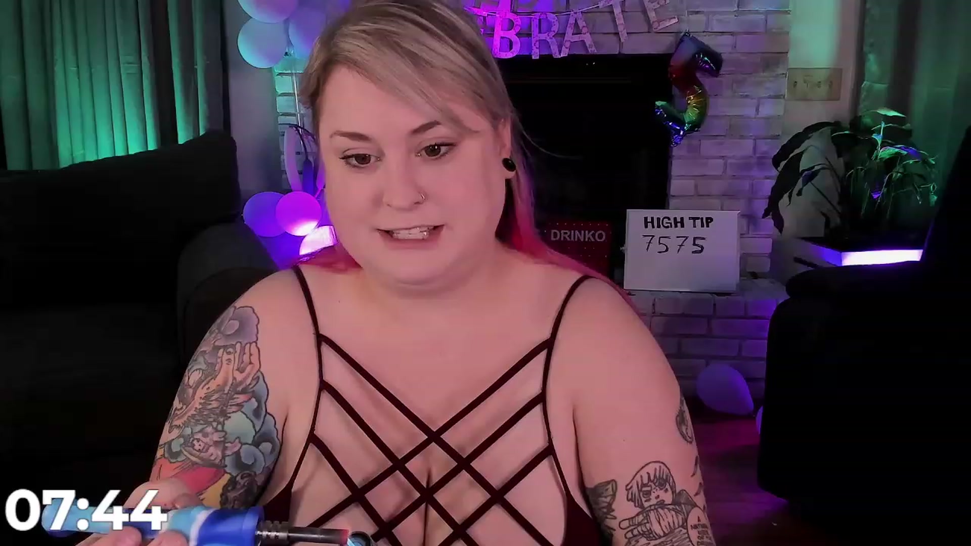 Gallery image thumbnail from mari_jae's myfreecams stream on, 08/22/2023, 05:44 image 18 of 20