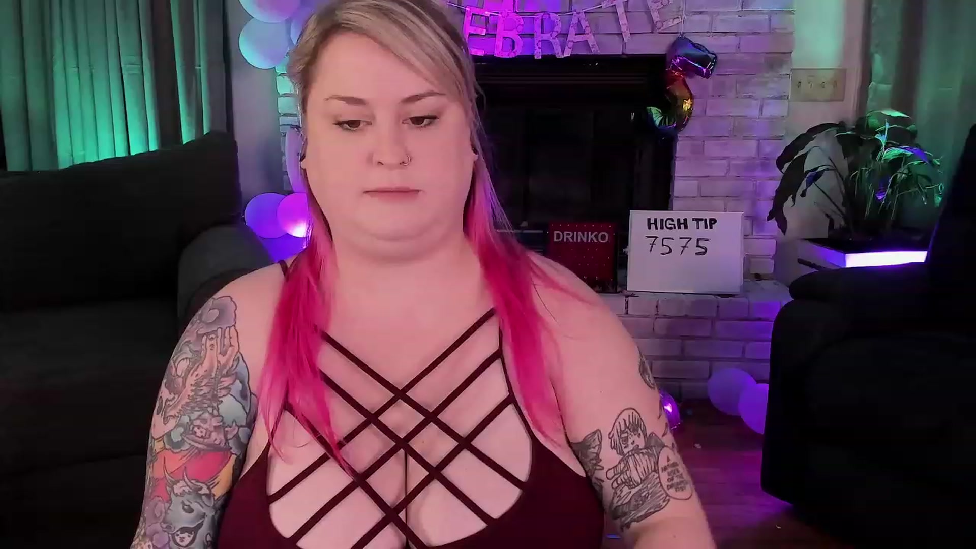 Gallery image thumbnail from mari_jae's myfreecams stream on, 08/22/2023, 05:44 image 11 of 20