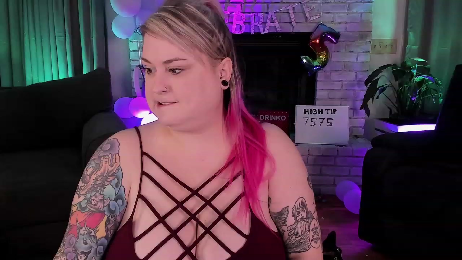 Gallery image thumbnail from mari_jae's myfreecams stream on, 08/22/2023, 05:44 image 7 of 20