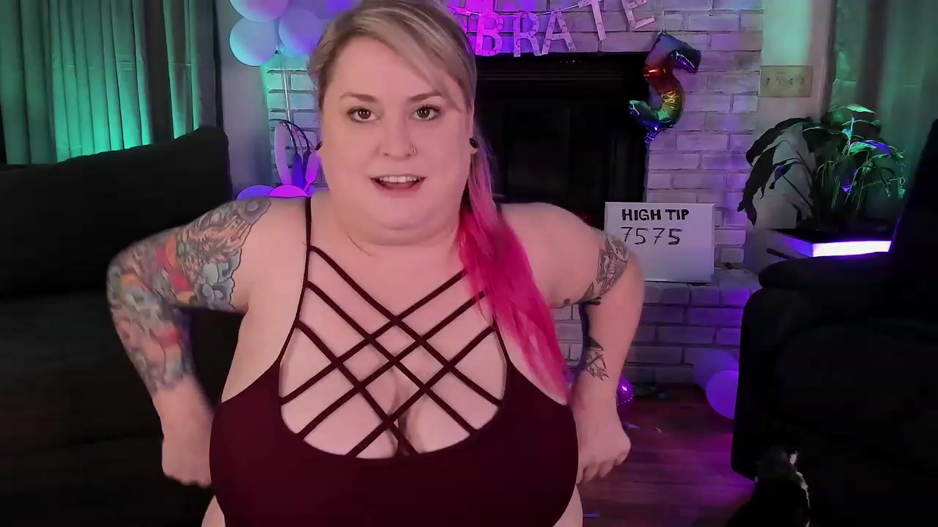 Gallery image thumbnail from mari_jae's myfreecams stream on, 08/22/2023, 05:44 image 9 of 20