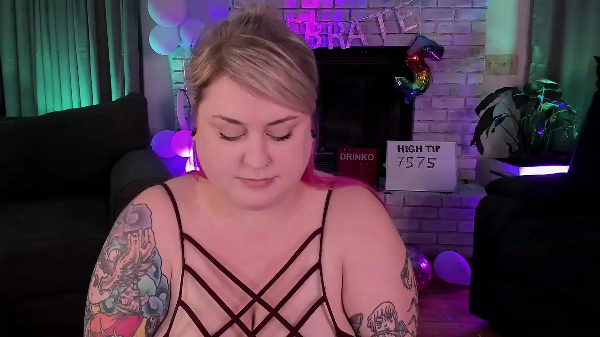 Gallery image thumbnail from mari_jae's myfreecams stream on, 08/22/2023, 07:43 image 18 of 20