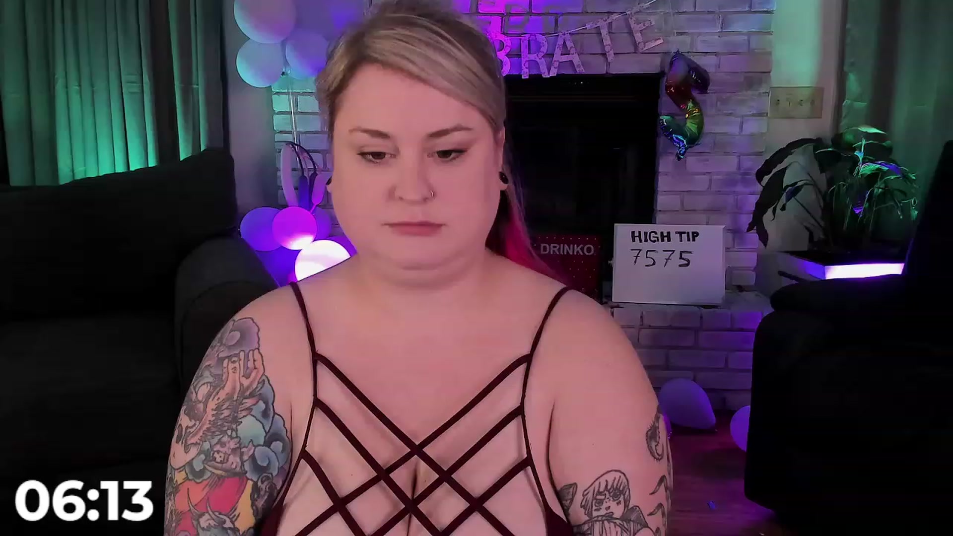 Gallery image thumbnail from mari_jae's myfreecams stream on, 08/22/2023, 07:43 image 7 of 20