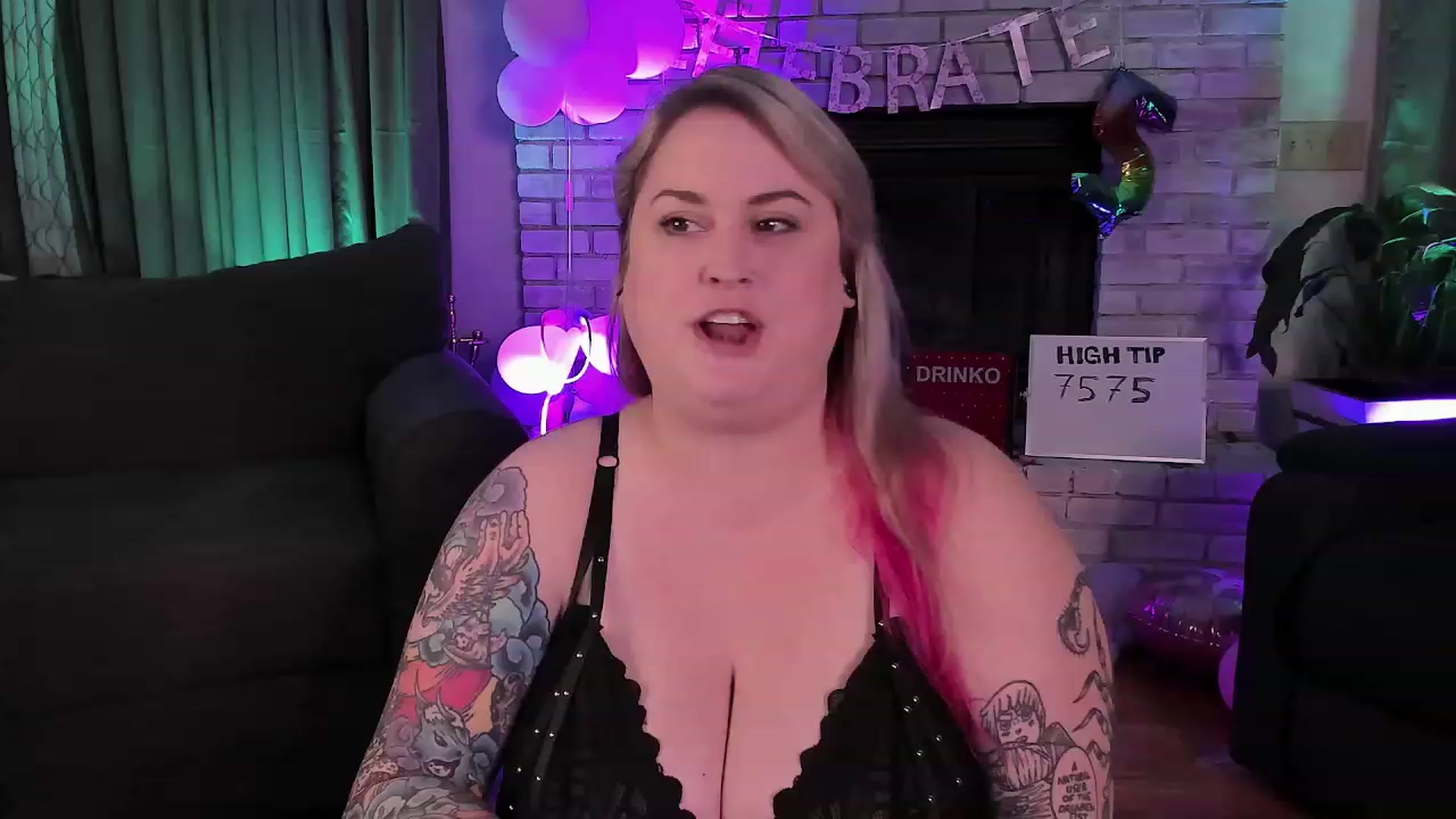 Gallery image thumbnail from mari_jae's myfreecams stream on, 08/24/2023, 08:04 image 2 of 20