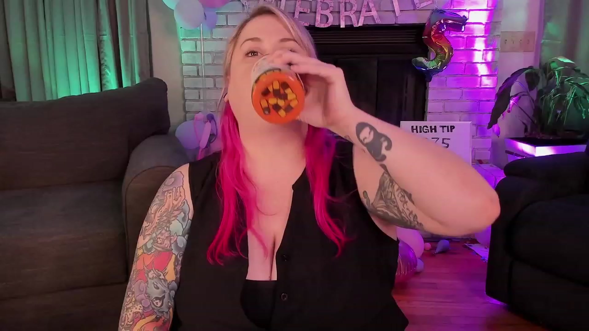 Gallery image thumbnail from mari_jae's myfreecams stream on, 08/26/2023, 09:39 image 19 of 20