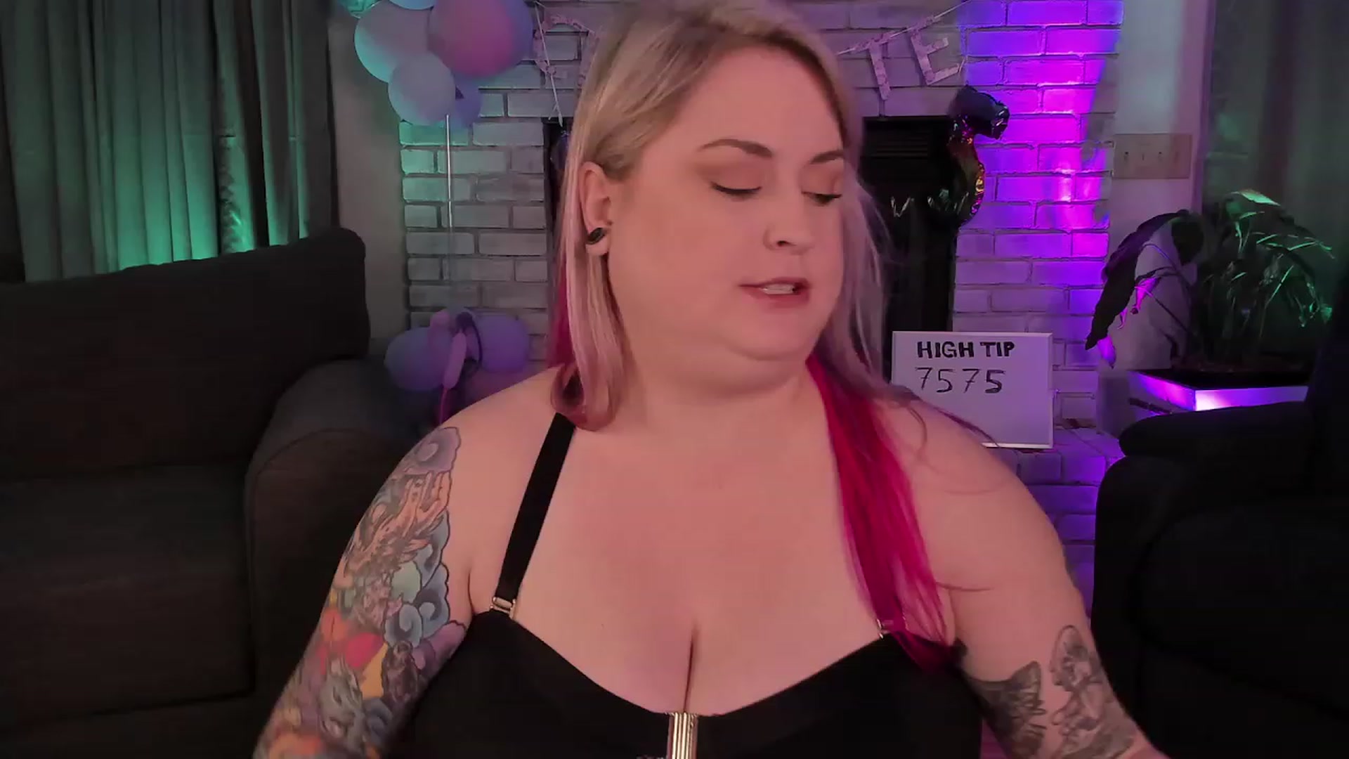 Gallery image thumbnail from mari_jae's myfreecams stream on, 08/27/2023, 06:46 image 16 of 20