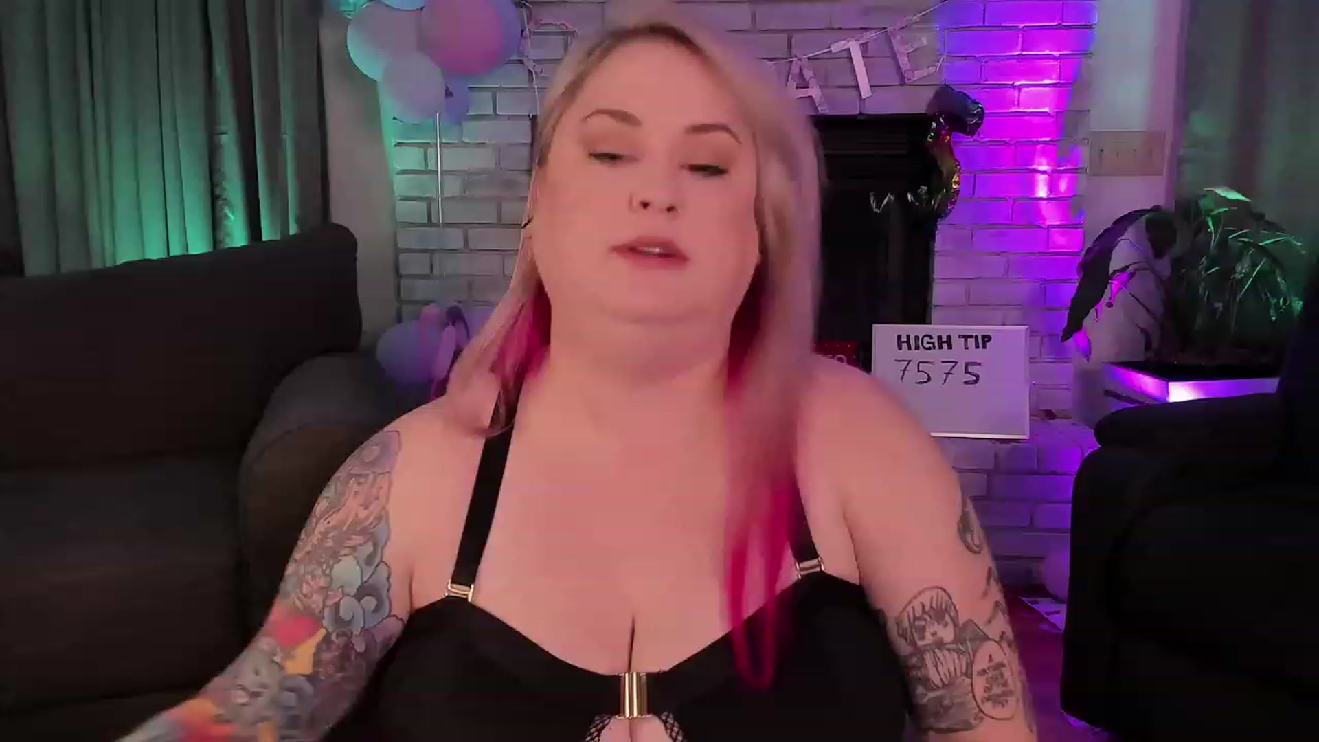 Gallery image thumbnail from mari_jae's myfreecams stream on, 08/27/2023, 06:46 image 17 of 20