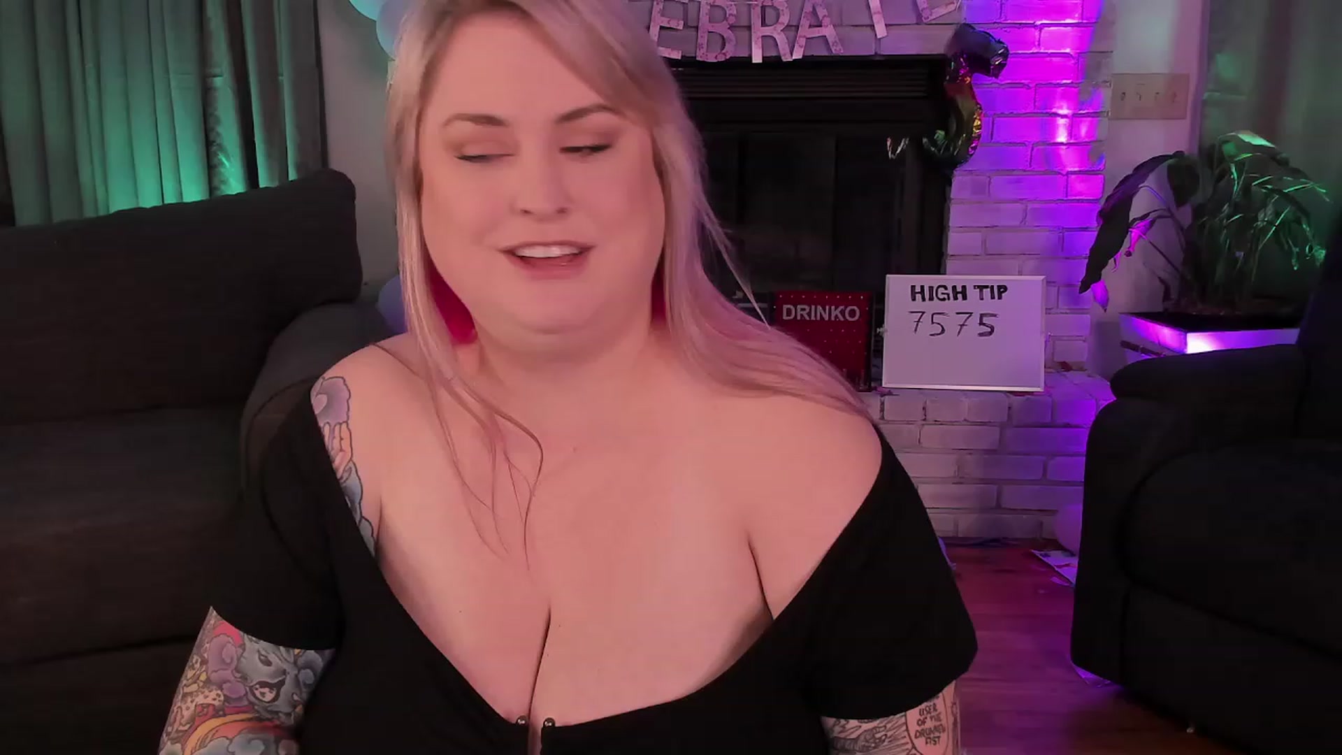 Gallery image thumbnail from mari_jae's myfreecams stream on, 08/27/2023, 08:08 image 12 of 20