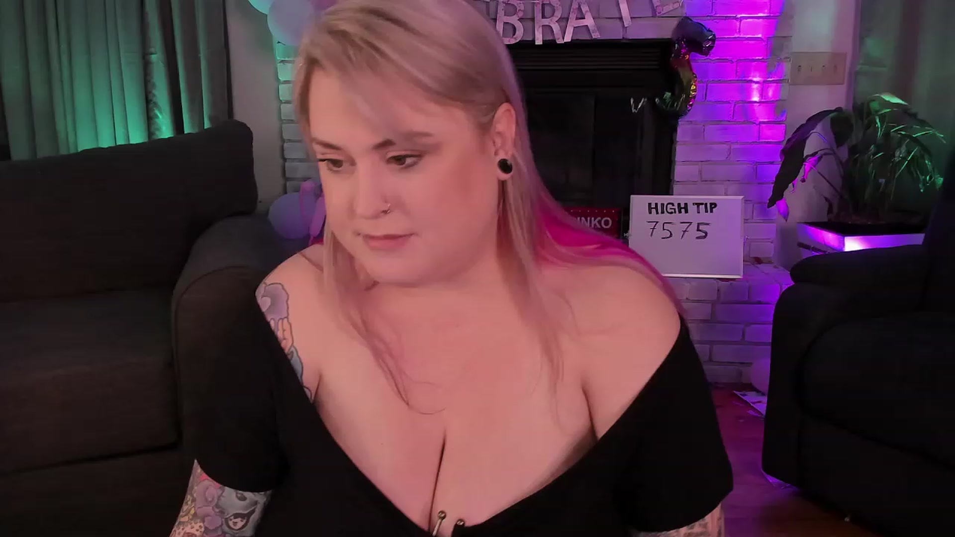 Gallery image thumbnail from mari_jae's myfreecams stream on, 08/27/2023, 08:08 image 18 of 20