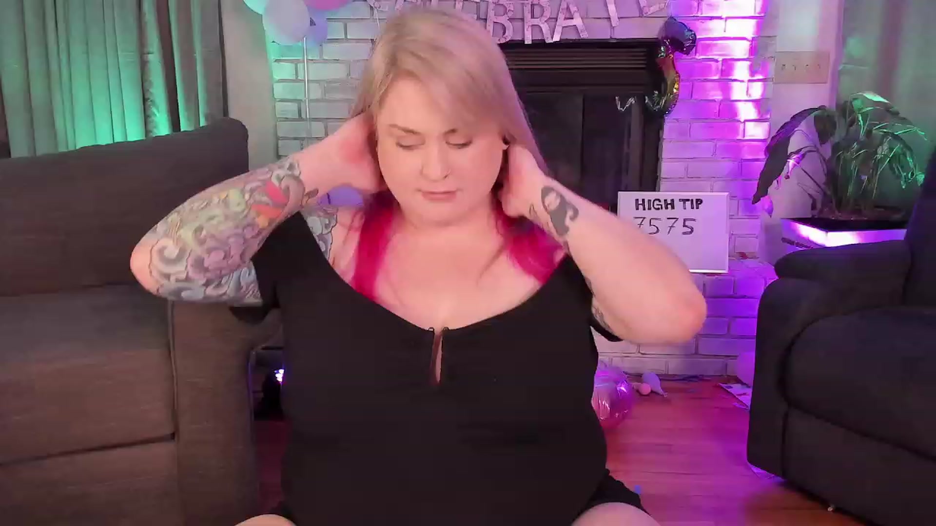 Gallery image thumbnail from mari_jae's myfreecams stream on, 08/27/2023, 08:08 image 4 of 20