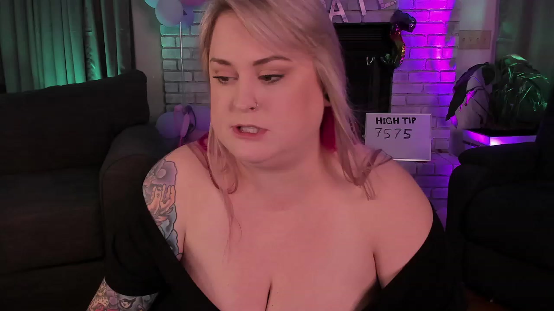 Gallery image thumbnail from mari_jae's myfreecams stream on, 08/27/2023, 08:08 image 10 of 20