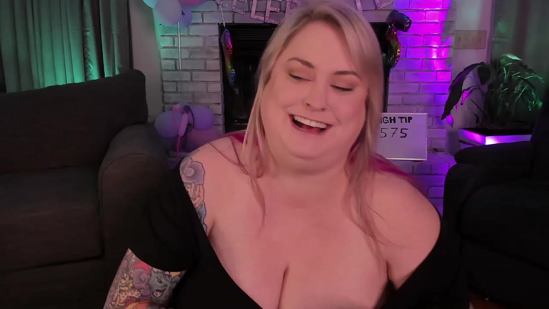 Gallery image thumbnail from mari_jae's myfreecams stream on, 08/27/2023, 08:08 image 9 of 20
